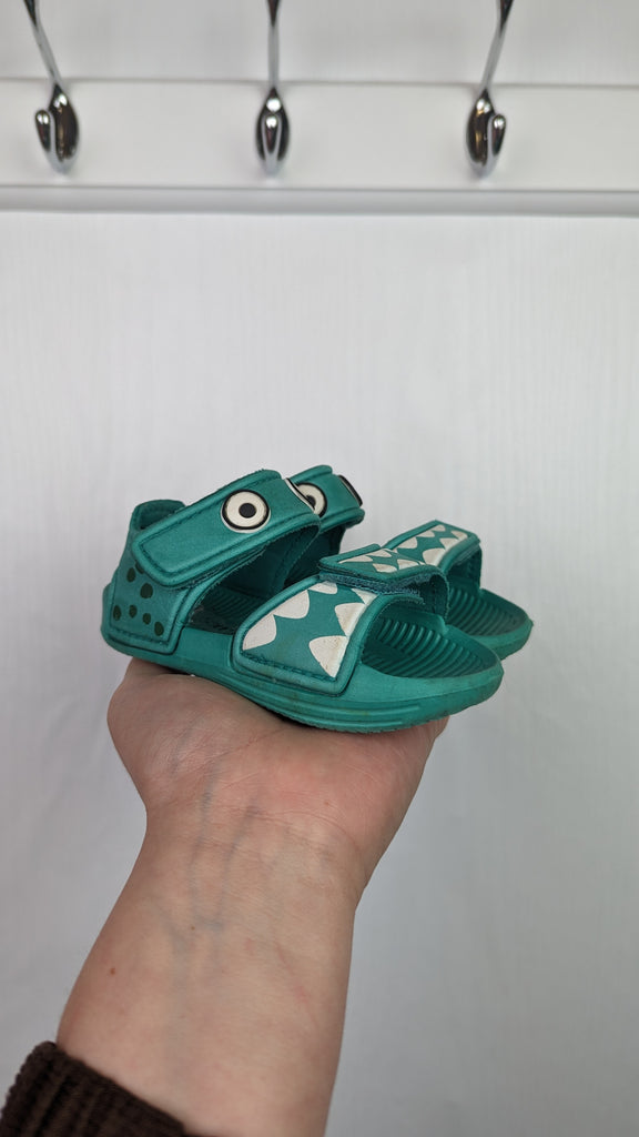 George Green Dinosaur Sandals Size 5 George Used, Preloved, Preworn & Second Hand Baby, Kids & Children's Clothing UK Online. Cheap affordable. Brands including Next, Joules, Nutmeg, TU, F&F, H&M.