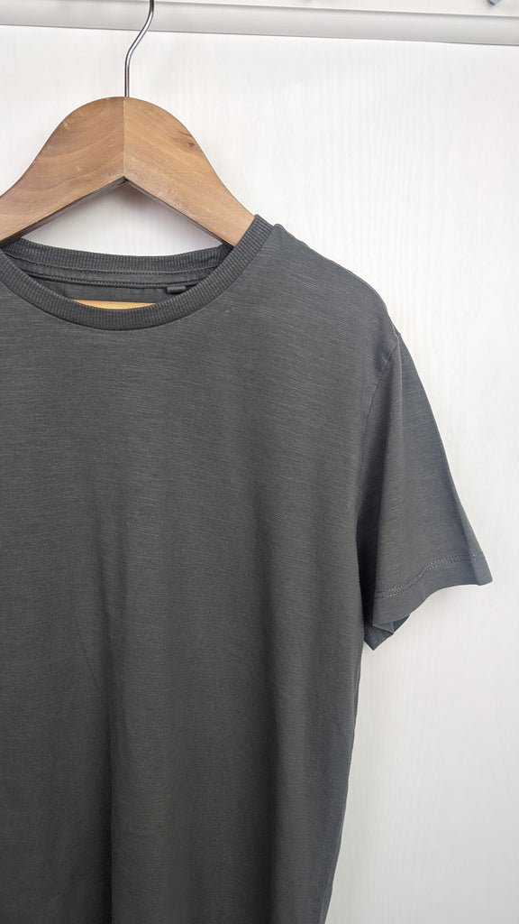 Next Dark Grey Short Sleeve Top - Boys 9 Years Next Used, Preloved, Preworn & Second Hand Baby, Kids & Children's Clothing UK Online. Cheap affordable. Brands including Next, Joules, Nutmeg, TU, F&F, H&M.
