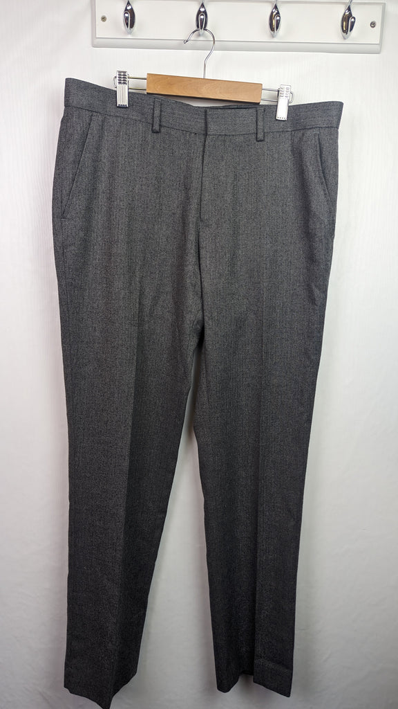 NEW Guide London Grey Mens Suit Trousers - Size 34R Guide London Used, Preloved, Preworn & Second Hand Baby, Kids & Children's Clothing UK Online. Cheap affordable. Brands including Next, Joules, Nutmeg, TU, F&F, H&M.