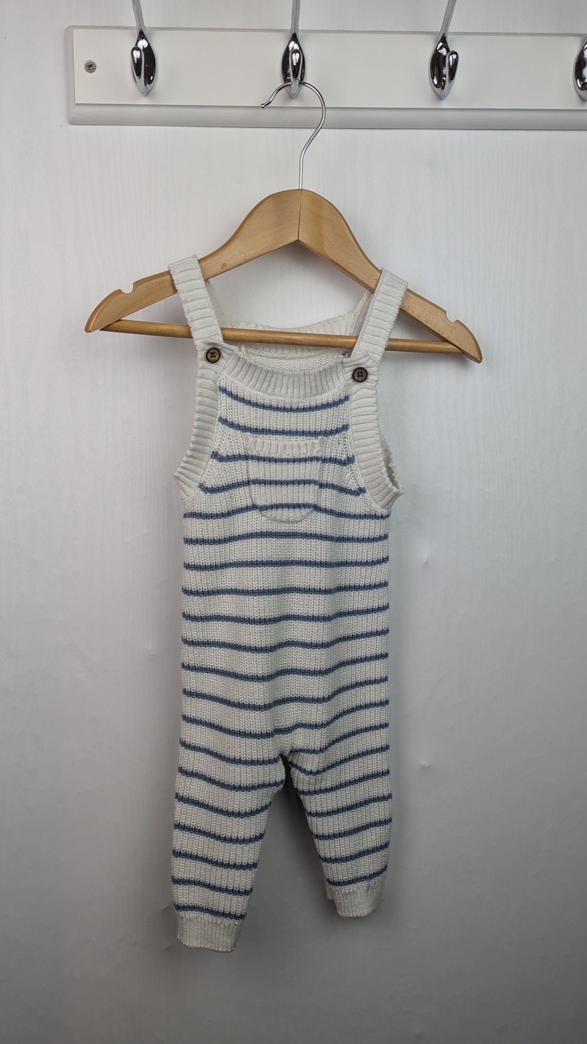 F&F White & Blue Knit Romper - Boys 3 - 6 Months - Little Ones Preloved. Second Hand Children's & Preloved Baby, Kids, Girls & Boys Clothes. UK online