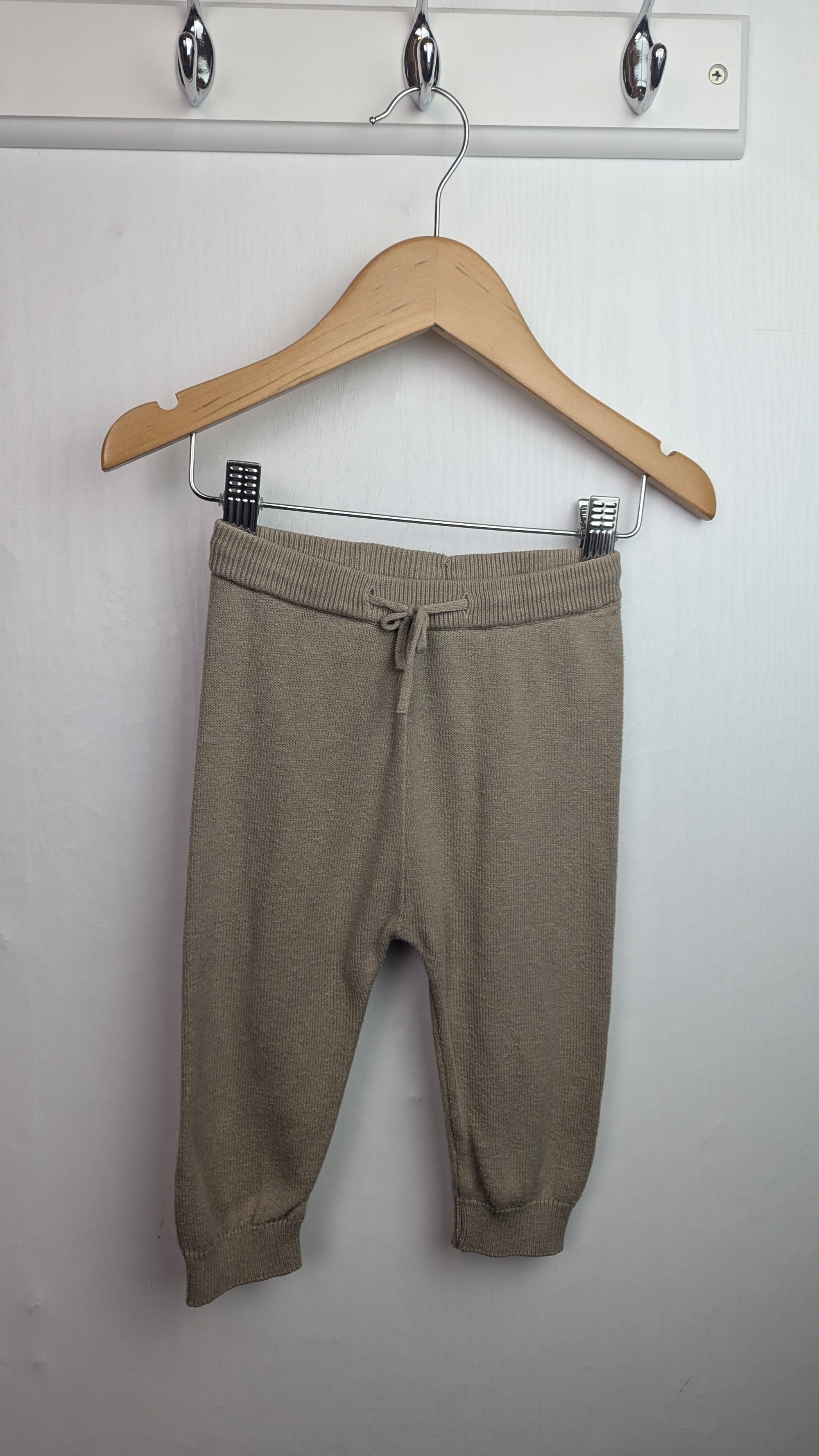 H&M Brown Knit Leggings - Boys 6 - 9 Months - Little Ones Preloved. Second Hand Children's & Preloved Baby, Kids, Girls & Boys Clothes. UK online