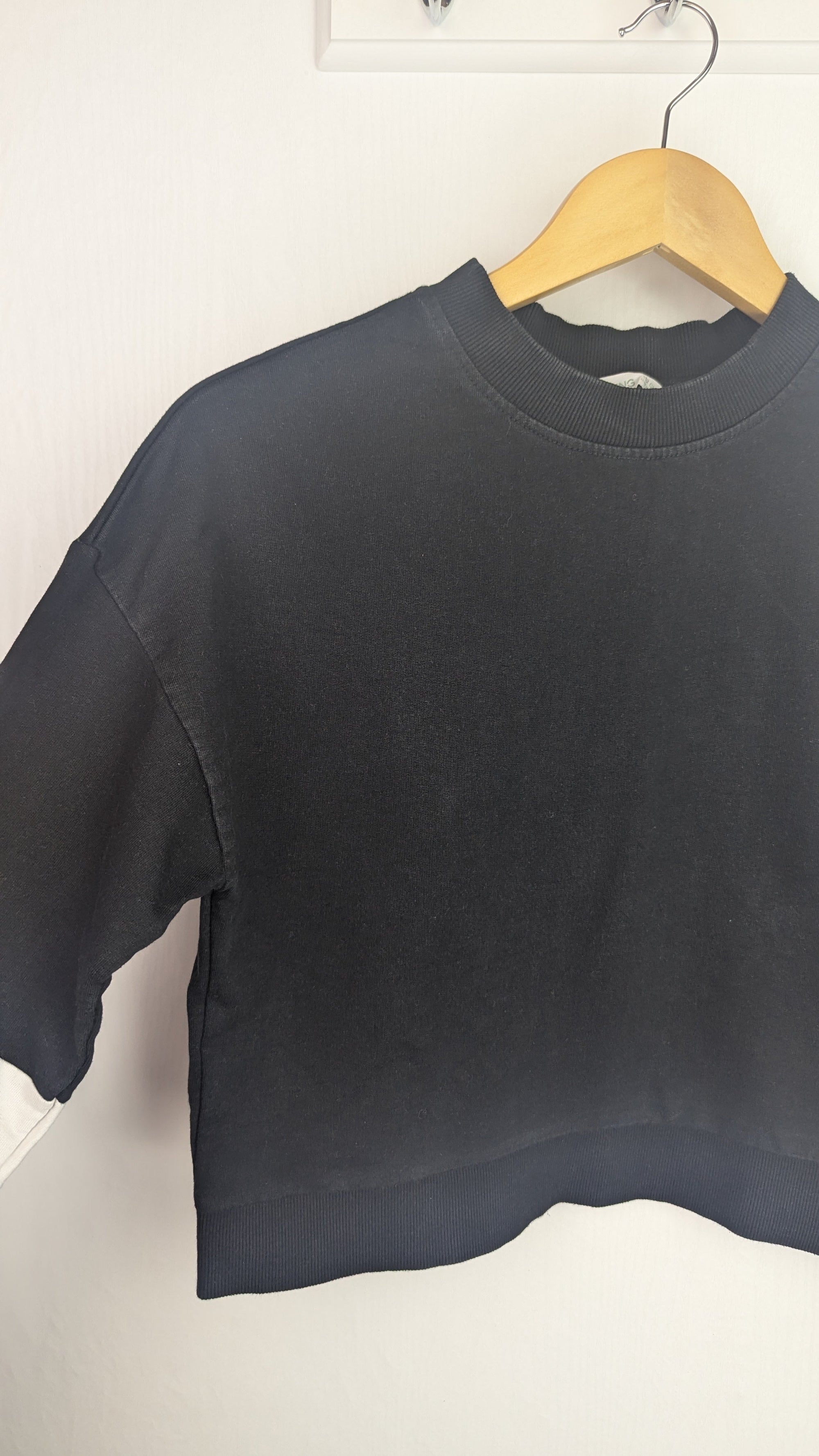 Mango Black & White Crop Jumper - Girls 11 - 12 Years - Little Ones Preloved. Second Hand Children's & Preloved Baby, Kids, Girls & Boys Clothes. UK online