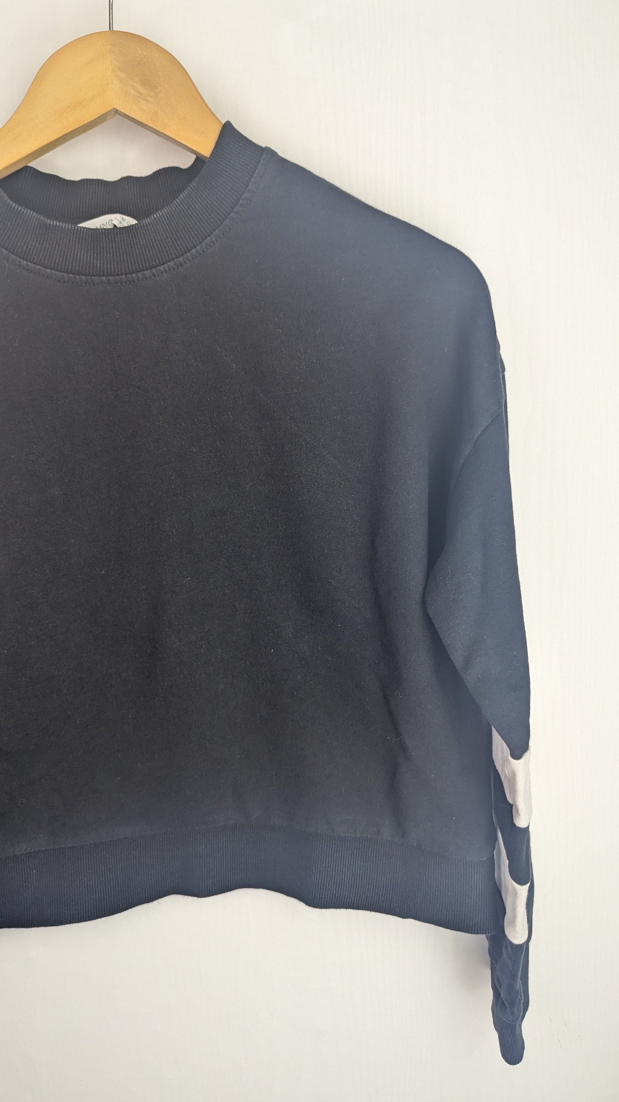 Mango Black & White Crop Jumper - Girls 11 - 12 Years - Little Ones Preloved. Second Hand Children's & Preloved Baby, Kids, Girls & Boys Clothes. UK online
