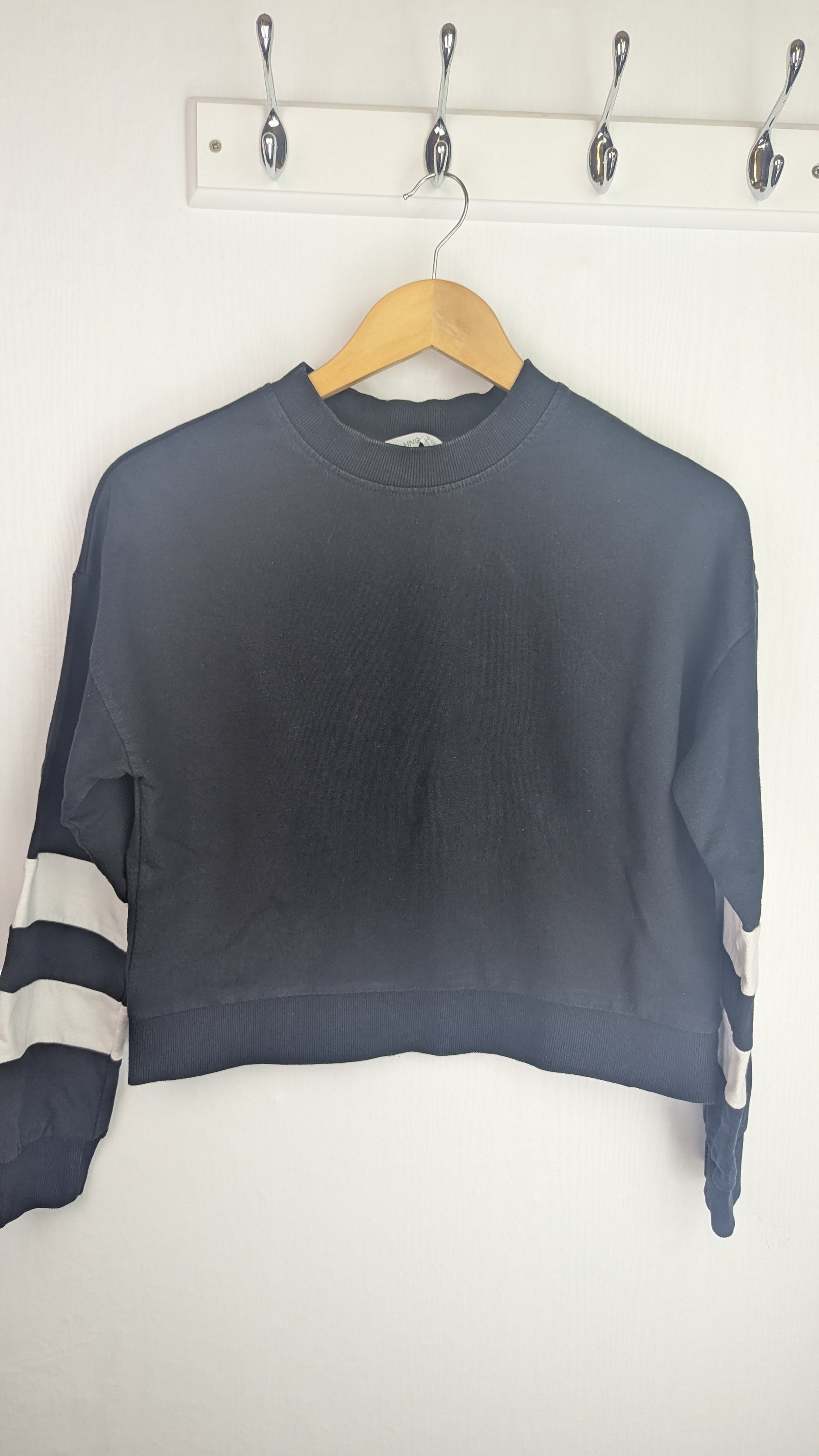 Mango Black & White Crop Jumper - Girls 11 - 12 Years - Little Ones Preloved. Second Hand Children's & Preloved Baby, Kids, Girls & Boys Clothes. UK online