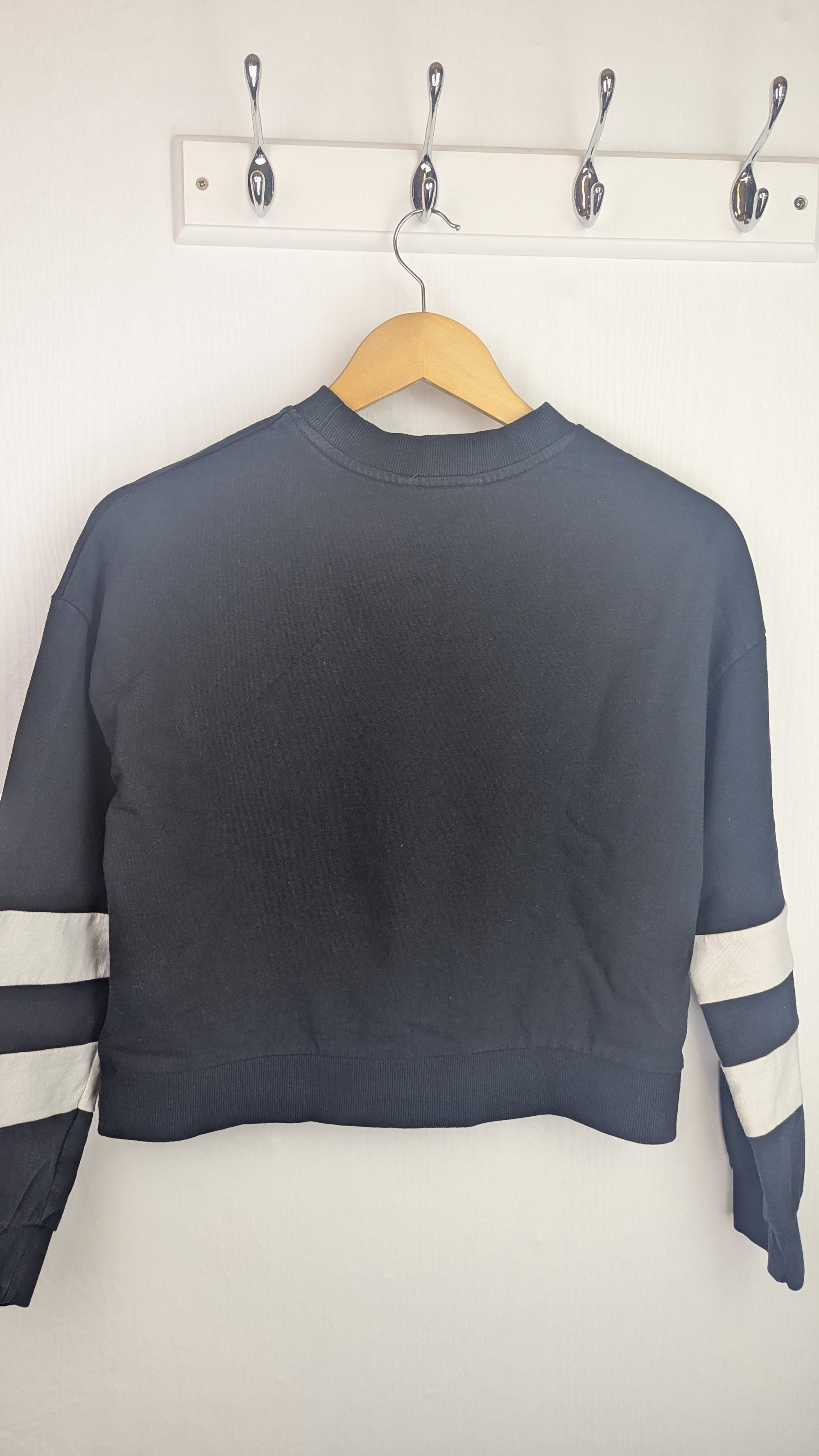 Mango Black & White Crop Jumper - Girls 11 - 12 Years - Little Ones Preloved. Second Hand Children's & Preloved Baby, Kids, Girls & Boys Clothes. UK online