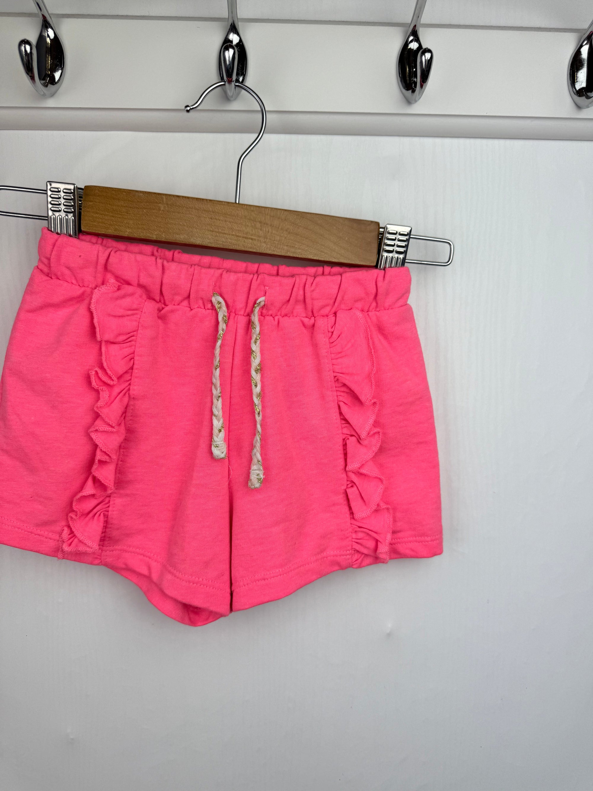 Matalan Pink Ruffle Shorts - Girls 18 - 23 Months - Little Ones Preloved. Second Hand Children's & Preloved Baby, Kids, Girls & Boys Clothes. UK online
