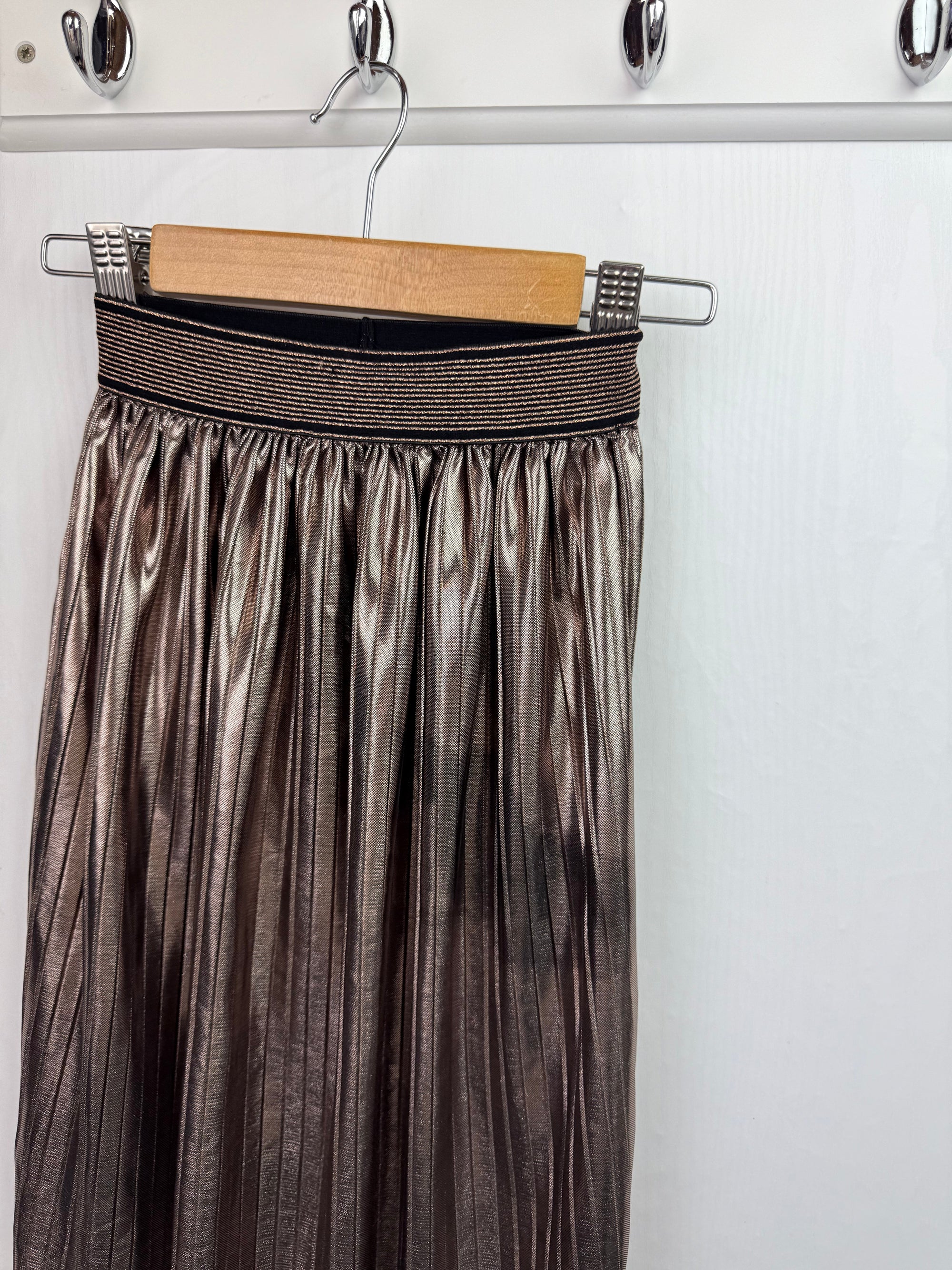 Next Gold Pleated Skirt - Girls 4 Years - Little Ones Preloved. Second Hand Children's & Preloved Baby, Kids, Girls & Boys Clothes. UK online