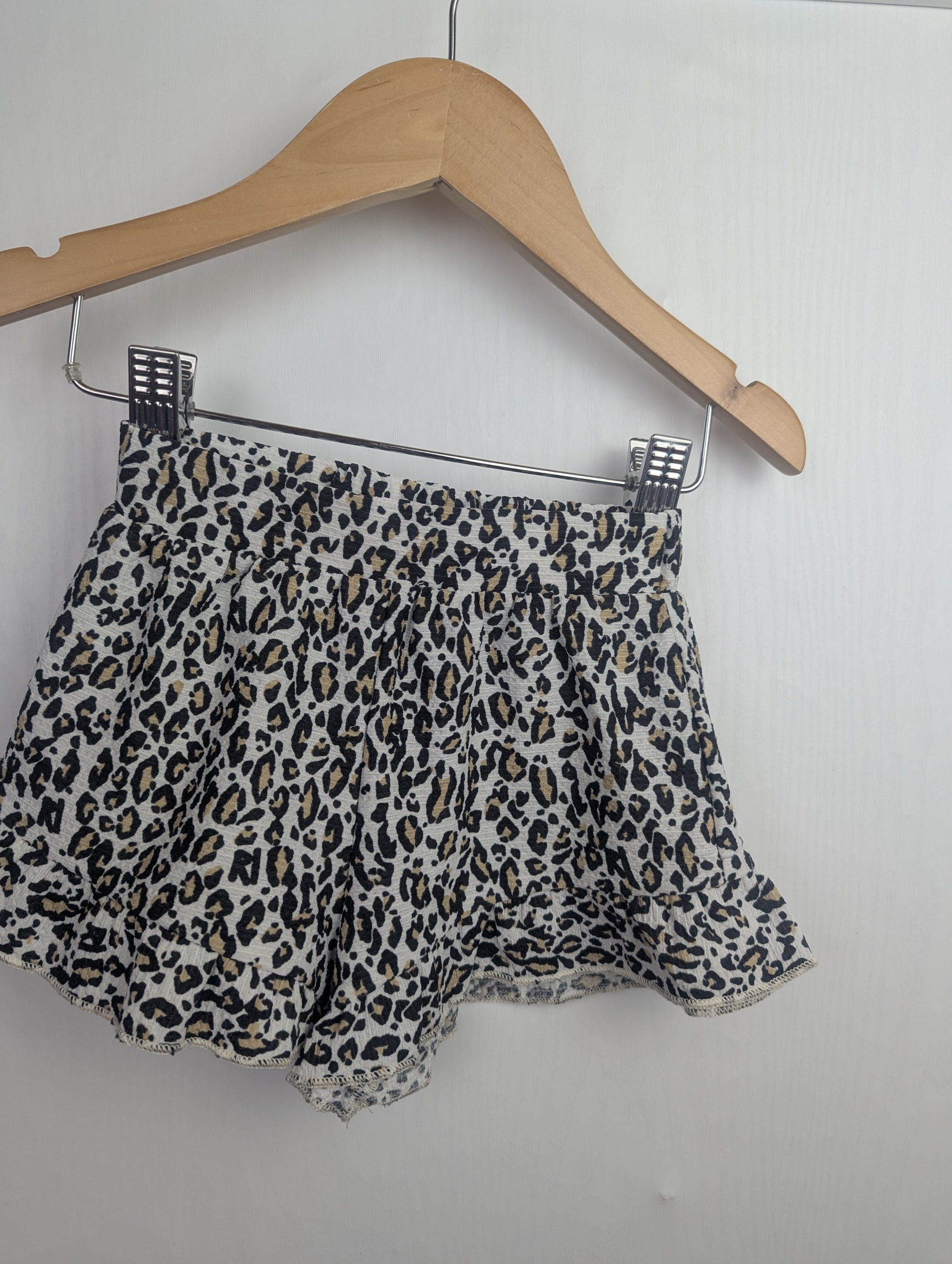 NWOT's River Island Animal Print Shorts - Girls 6 - 9 Months - Little Ones Preloved. Second Hand Children's & Preloved Baby, Kids, Girls & Boys Clothes. UK online