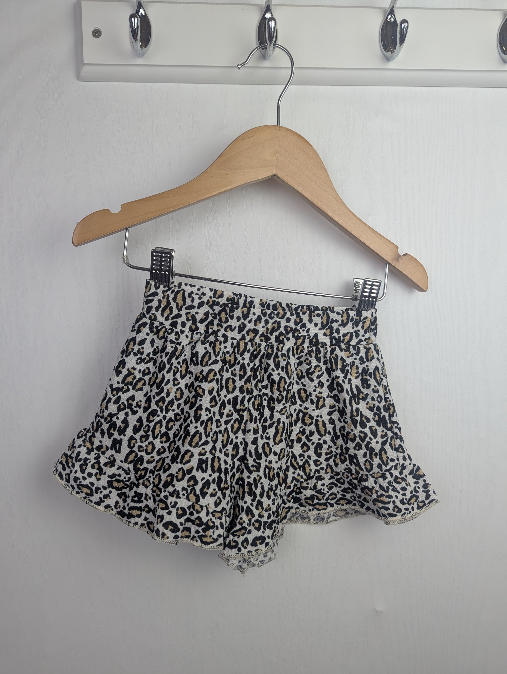 NWOT's River Island Animal Print Shorts - Girls 6 - 9 Months - Little Ones Preloved. Second Hand Children's & Preloved Baby, Kids, Girls & Boys Clothes. UK online