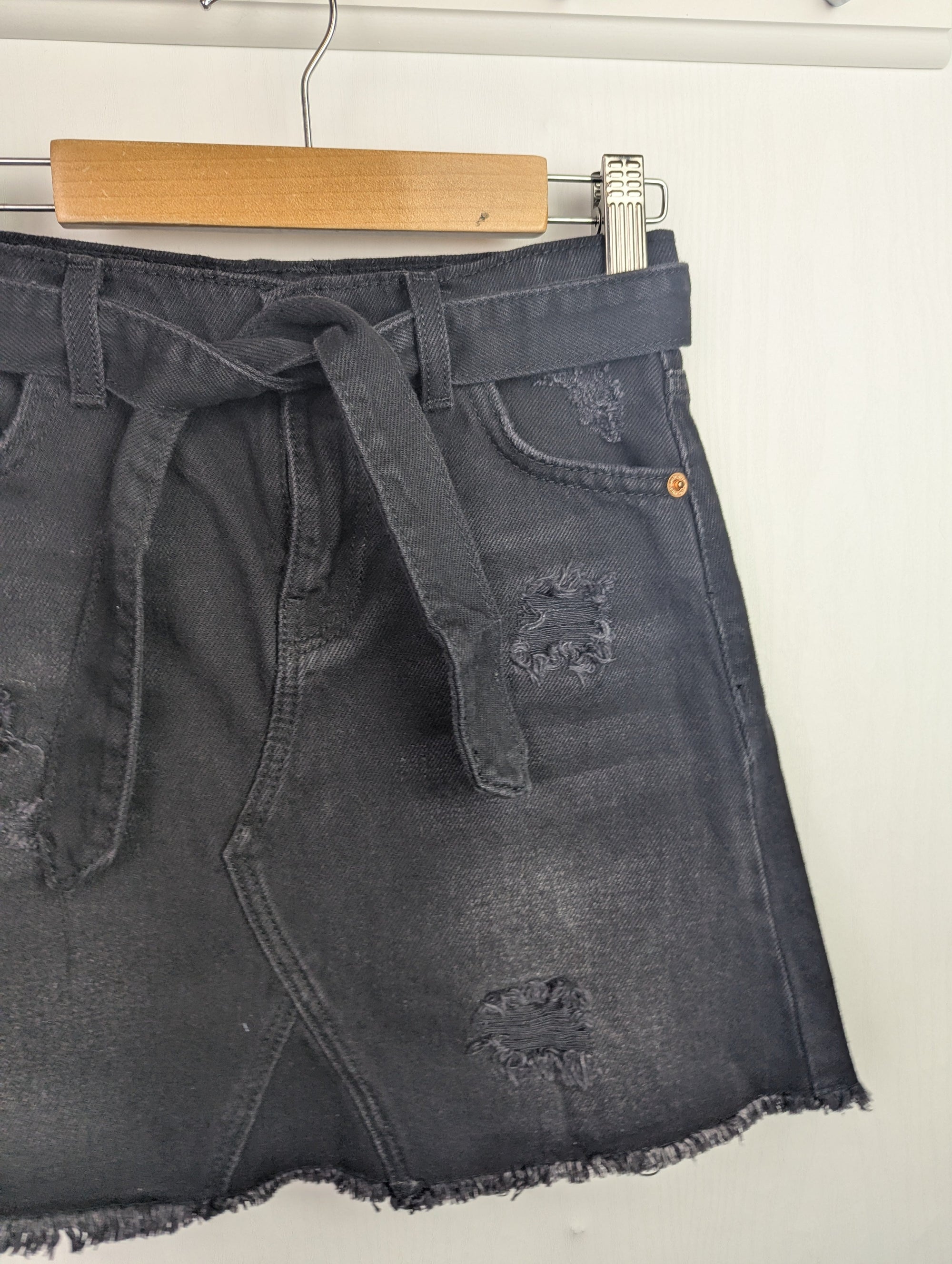 NWOT's River Island Black Denim Skirt - Girls 7 Years - Little Ones Preloved. Second Hand Children's & Preloved Baby, Kids, Girls & Boys Clothes. UK online