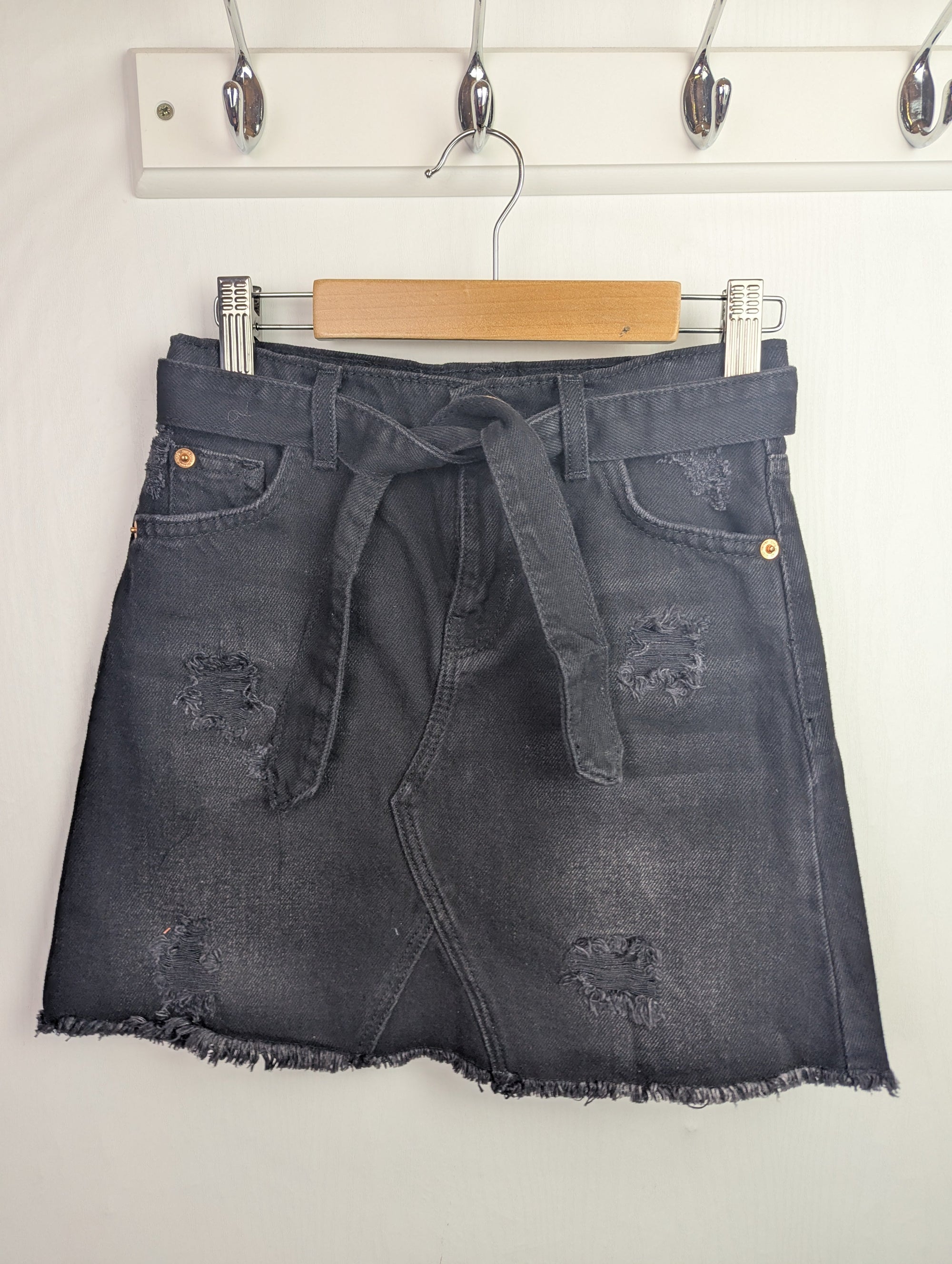 NWOT's River Island Black Denim Skirt - Girls 7 Years - Little Ones Preloved. Second Hand Children's & Preloved Baby, Kids, Girls & Boys Clothes. UK online