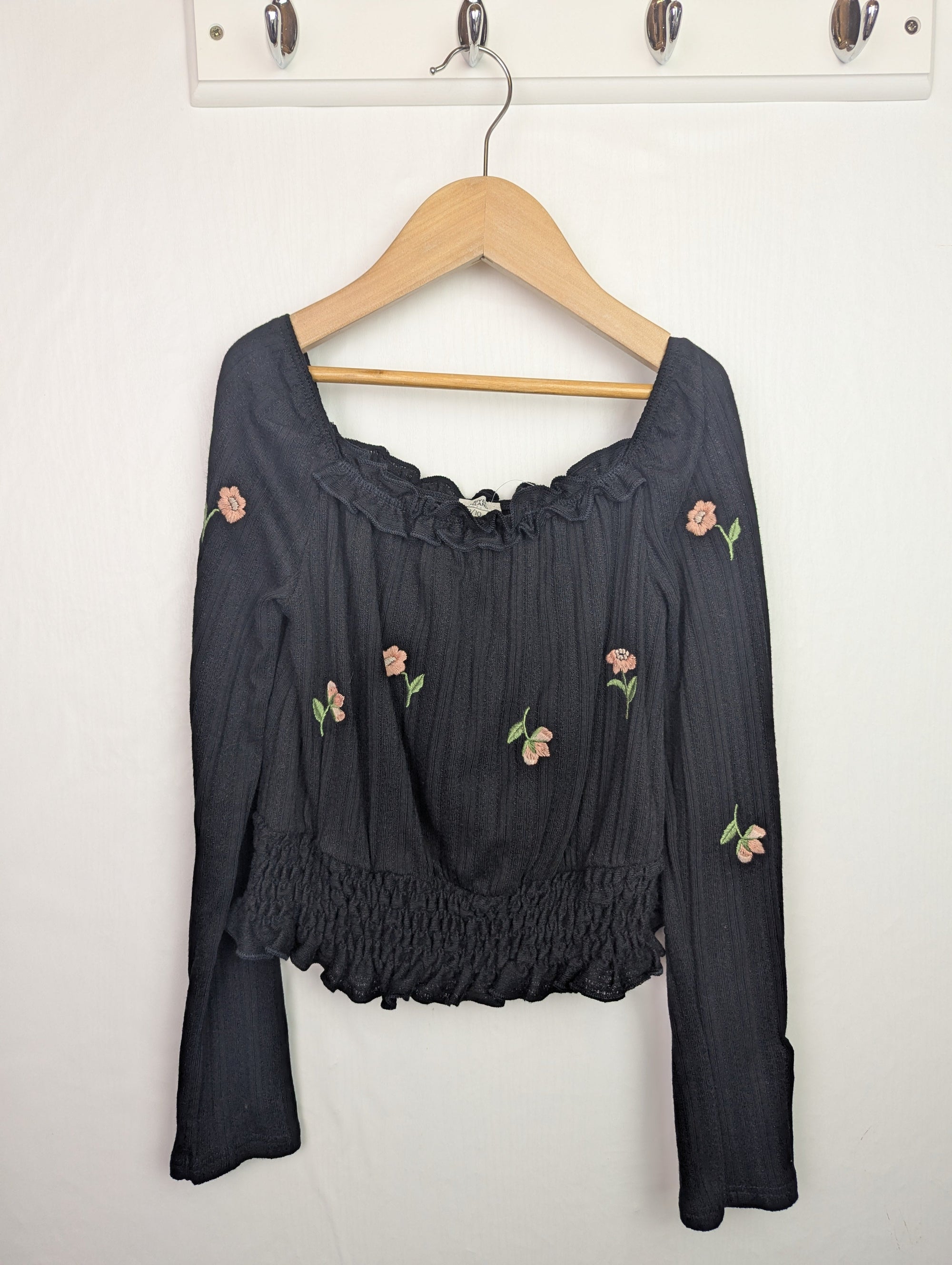NWOT's River Island Black Floral Top - Girls 9 - 10 Years - Little Ones Preloved. Second Hand Children's & Preloved Baby, Kids, Girls & Boys Clothes. UK online