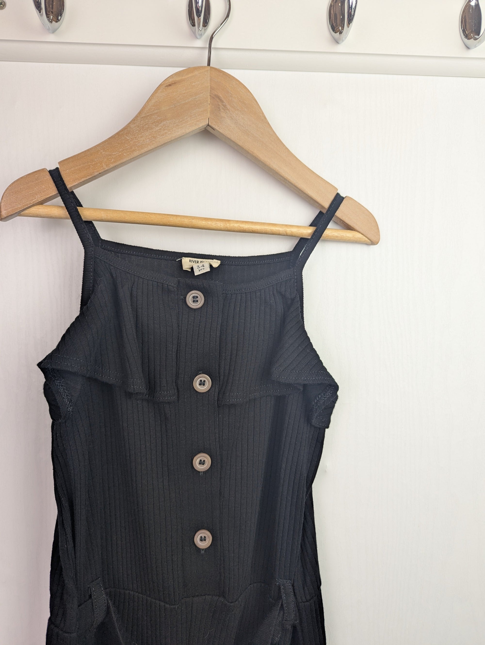NWOT's River Island Black Jumpsuit - Girls 3 - 4 Years - Little Ones Preloved. Second Hand Children's & Preloved Baby, Kids, Girls & Boys Clothes. UK online