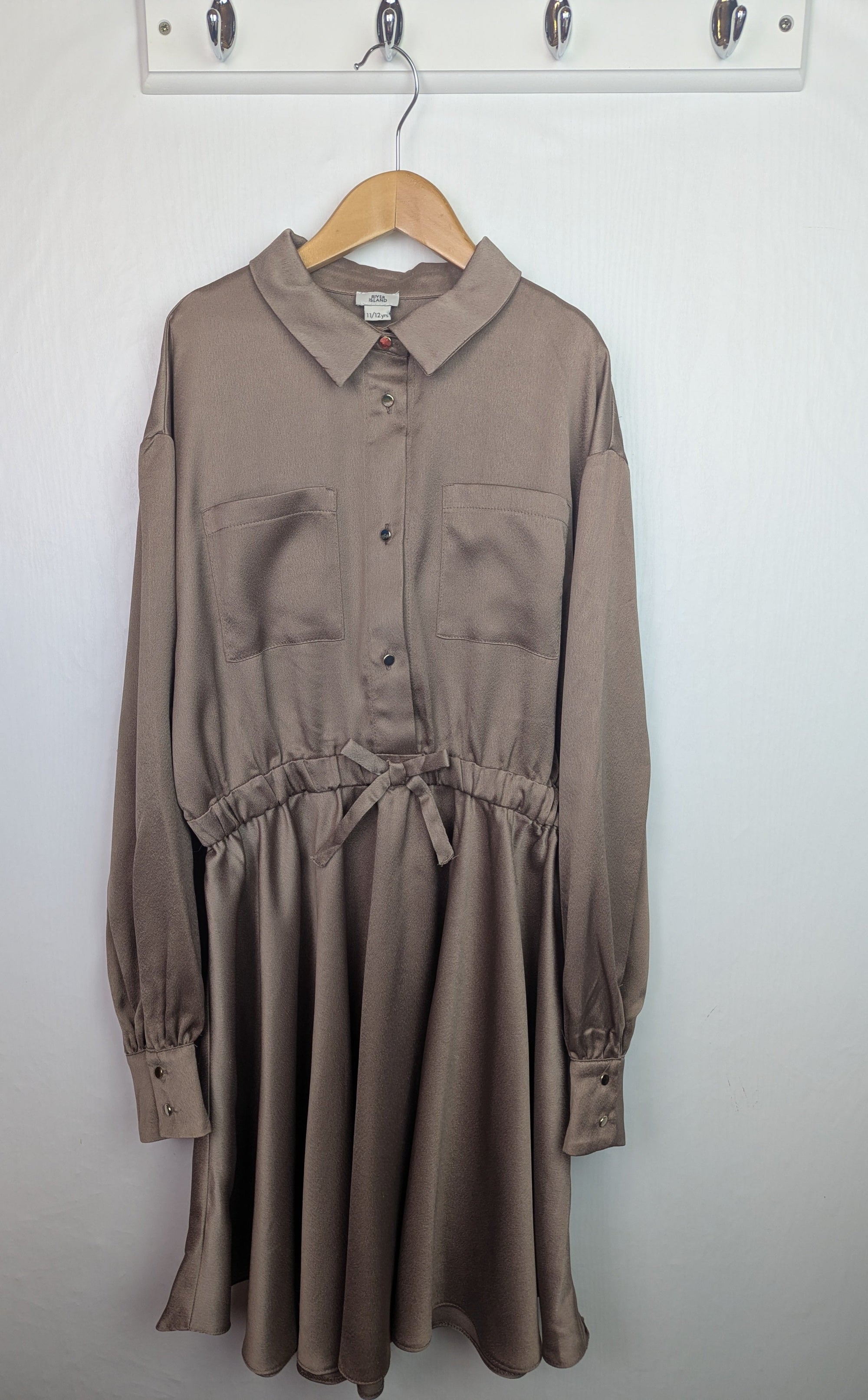 NWOT's River Island Bronze Dress - Girls 11 - 12 Years - Little Ones Preloved. Second Hand Children's & Preloved Baby, Kids, Girls & Boys Clothes. UK online