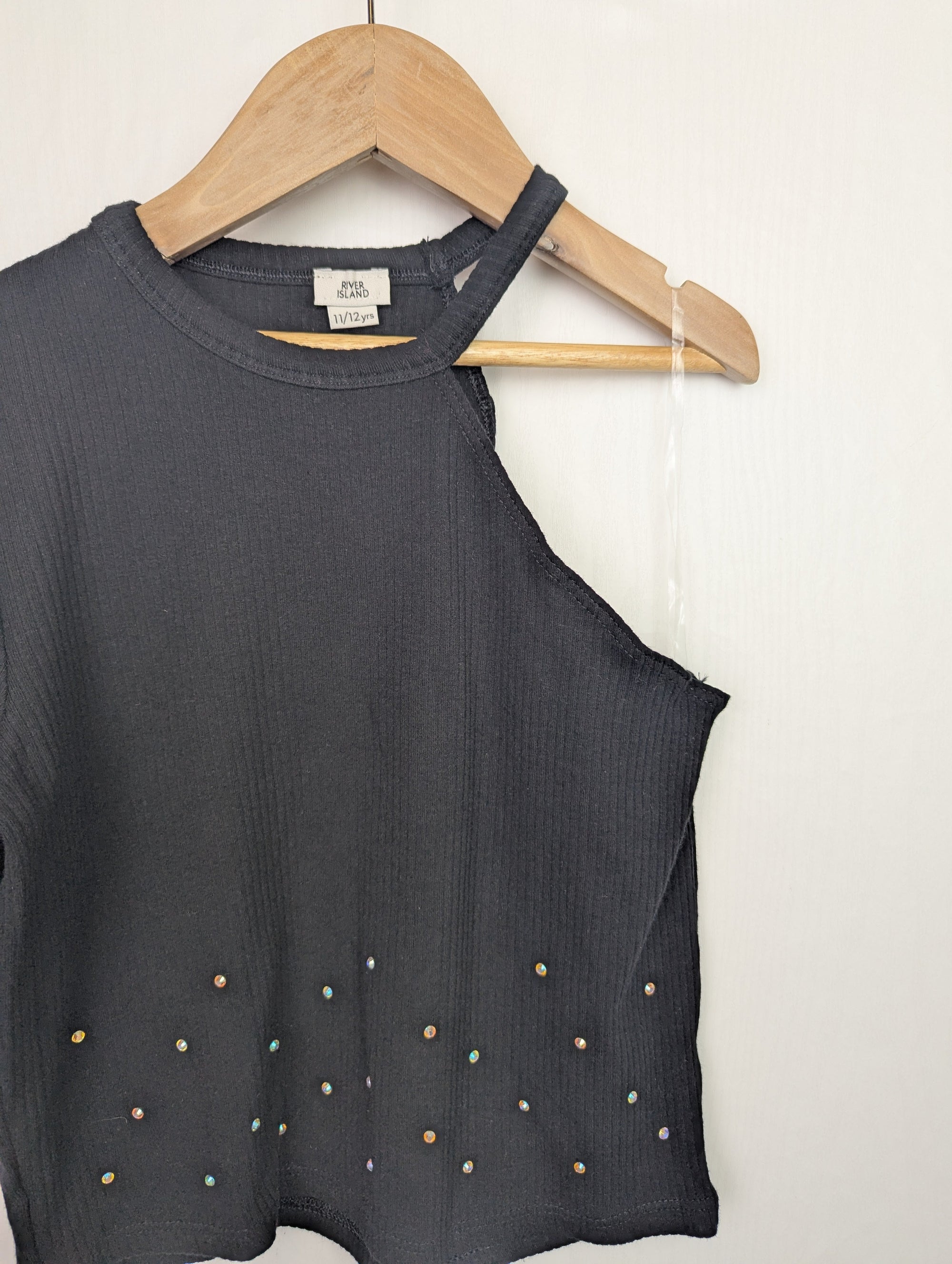 NWOT's River Island Cold Shoulder Top - Girls 11 - 12 Years - Little Ones Preloved. Second Hand Children's & Preloved Baby, Kids, Girls & Boys Clothes. UK online