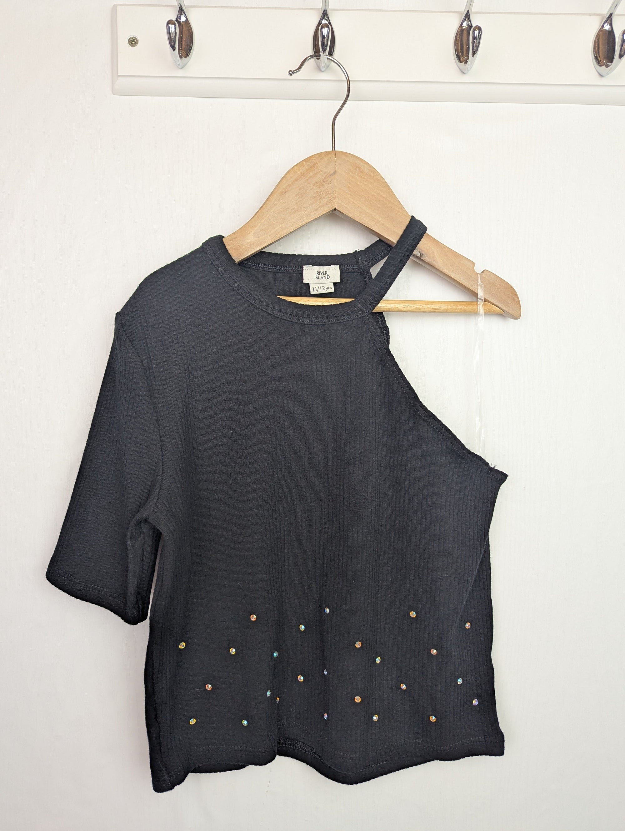 NWOT's River Island Cold Shoulder Top - Girls 11 - 12 Years - Little Ones Preloved. Second Hand Children's & Preloved Baby, Kids, Girls & Boys Clothes. UK online