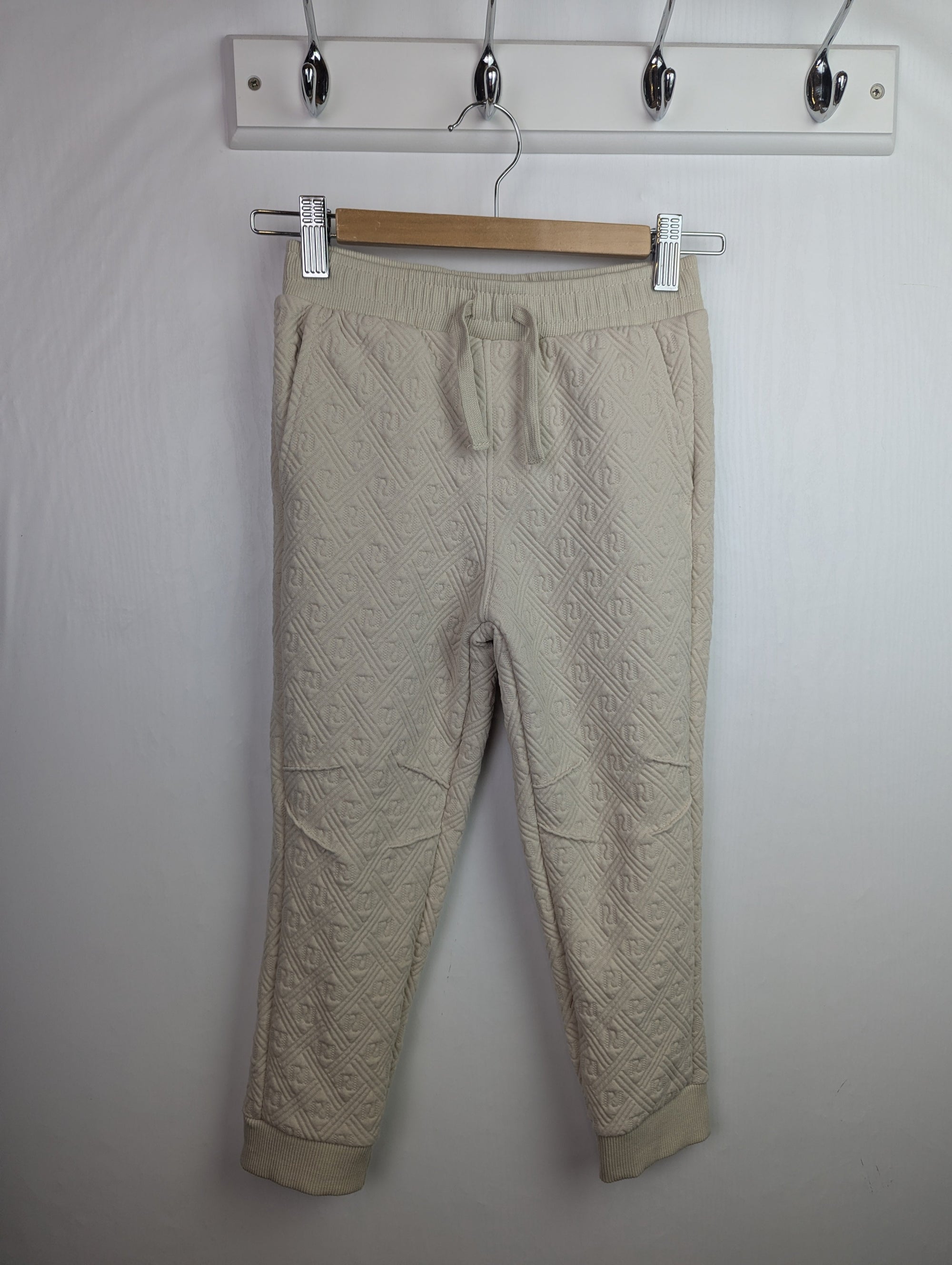 NWOT's River Island Cream Joggers - Boys 4 - 5 Years - Little Ones Preloved. Second Hand Children's & Preloved Baby, Kids, Girls & Boys Clothes. UK online