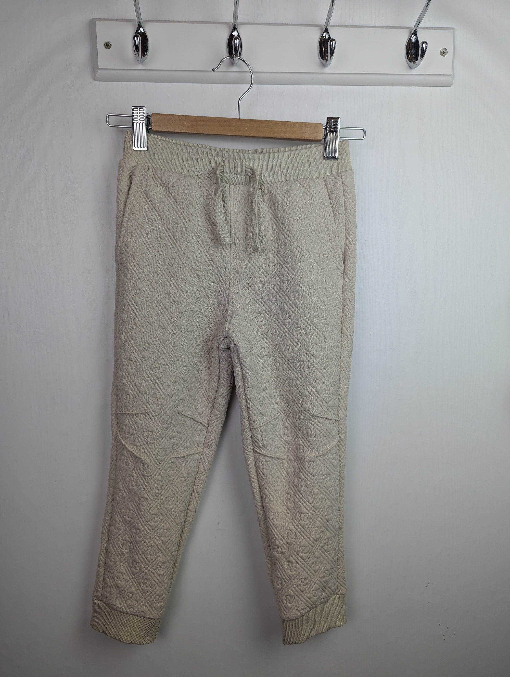 NWOT's River Island Cream Joggers - Boys 4 - 5 Years - Little Ones Preloved. Second Hand Children's & Preloved Baby, Kids, Girls & Boys Clothes. UK online
