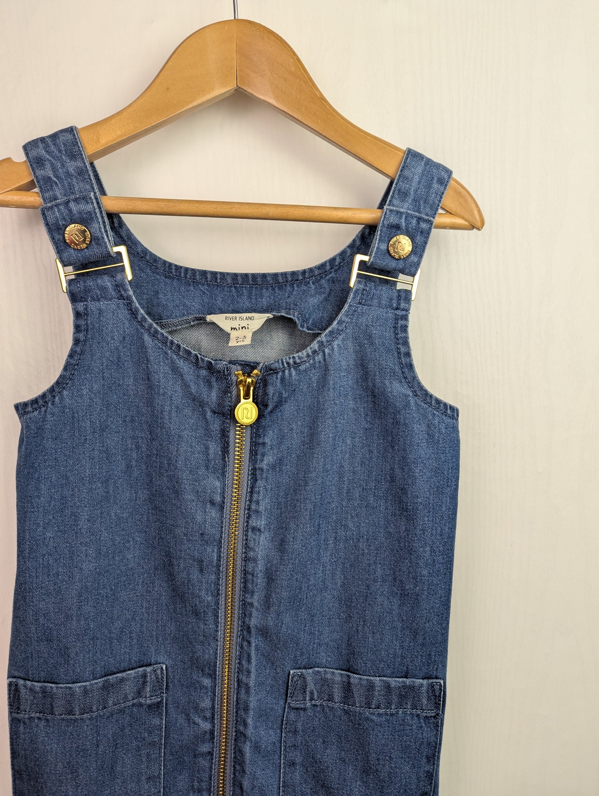 NWOT's River Island Denim Dress - Girls 2 - 3 Years - Little Ones Preloved. Second Hand Children's & Preloved Baby, Kids, Girls & Boys Clothes. UK online