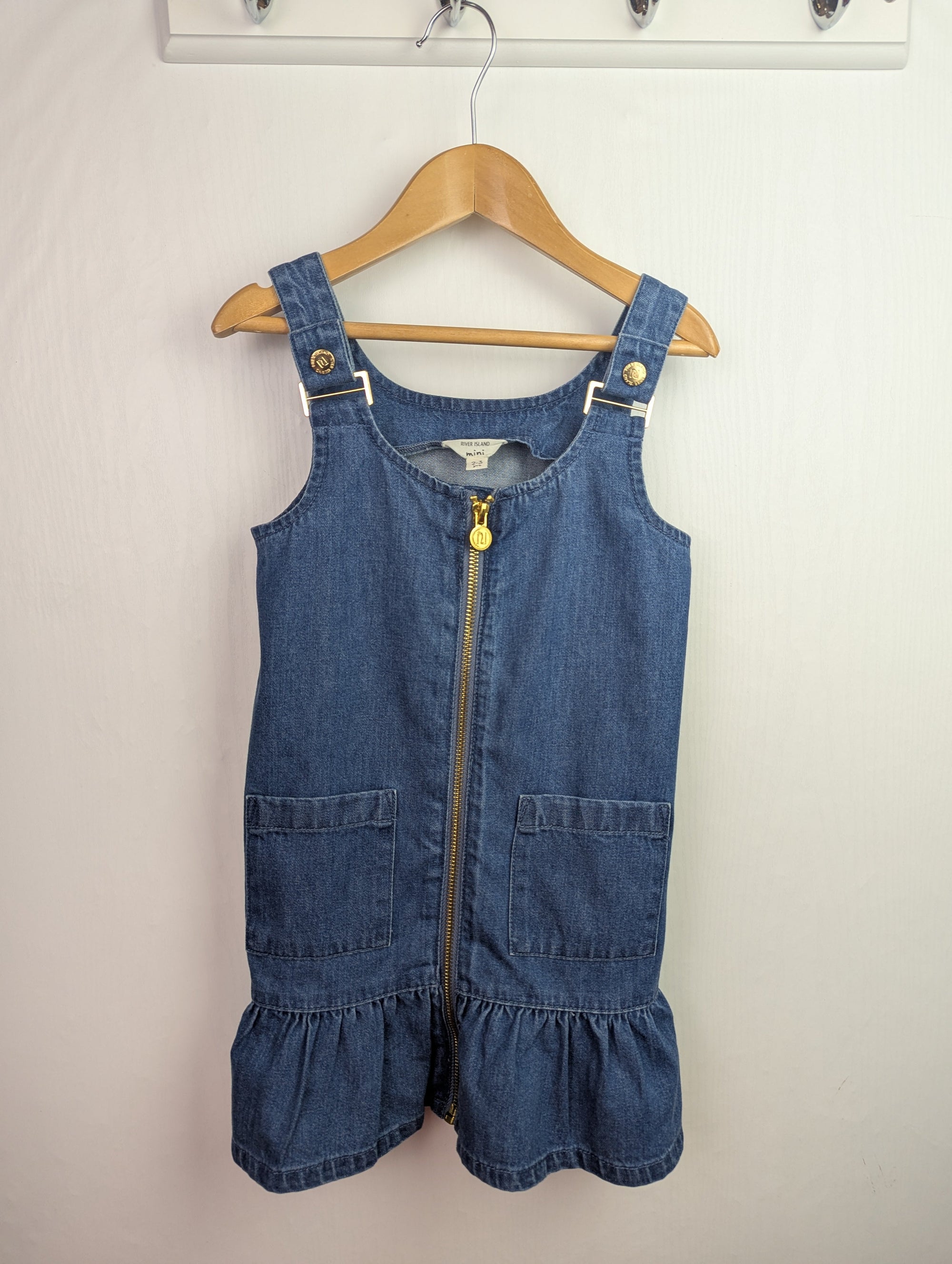 NWOT's River Island Denim Dress - Girls 2 - 3 Years - Little Ones Preloved. Second Hand Children's & Preloved Baby, Kids, Girls & Boys Clothes. UK online