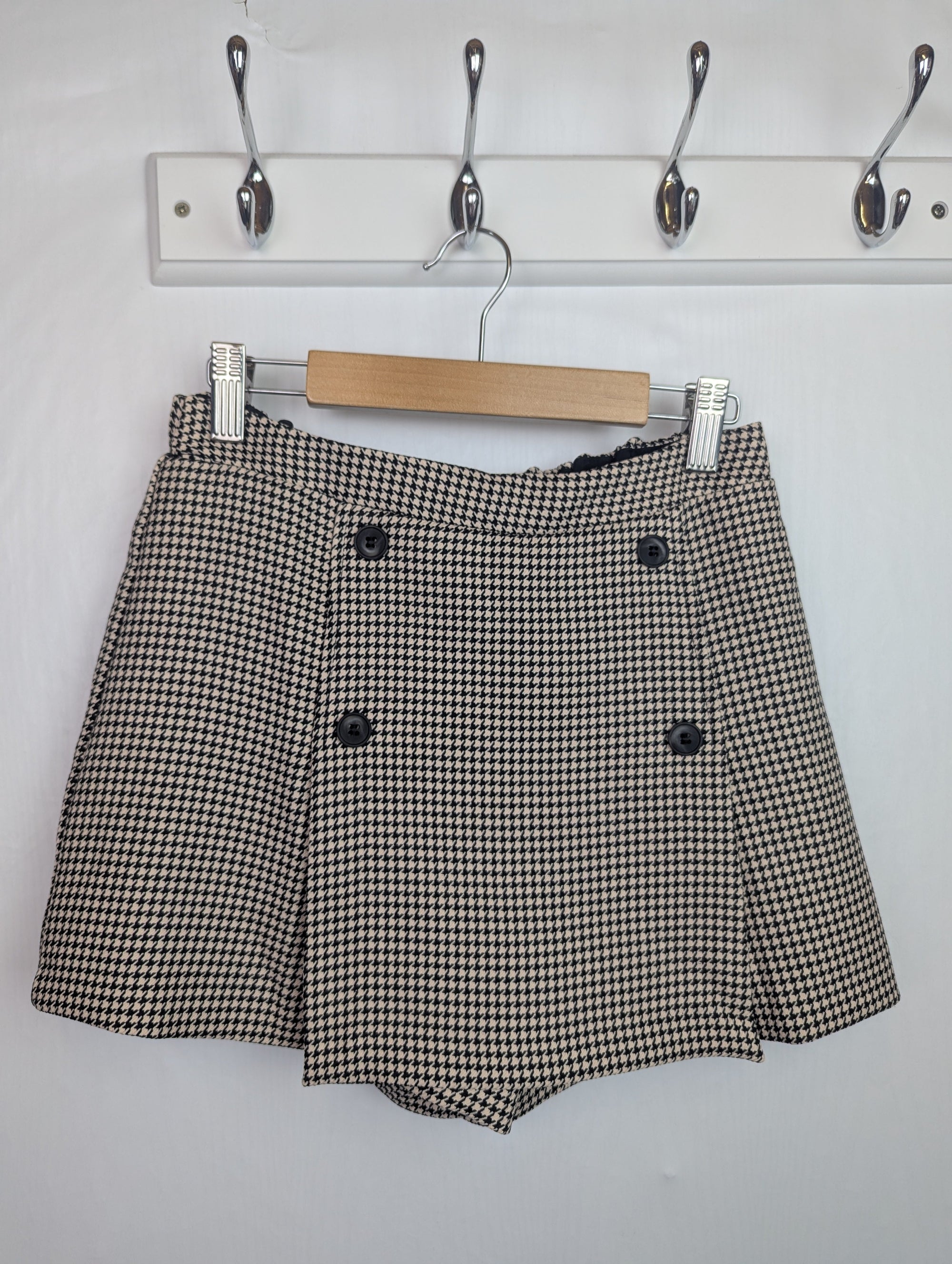 NWOT's River Island Dog Tooth Skort - Girls 11 - 12 Years - Little Ones Preloved. Second Hand Children's & Preloved Baby, Kids, Girls & Boys Clothes. UK online