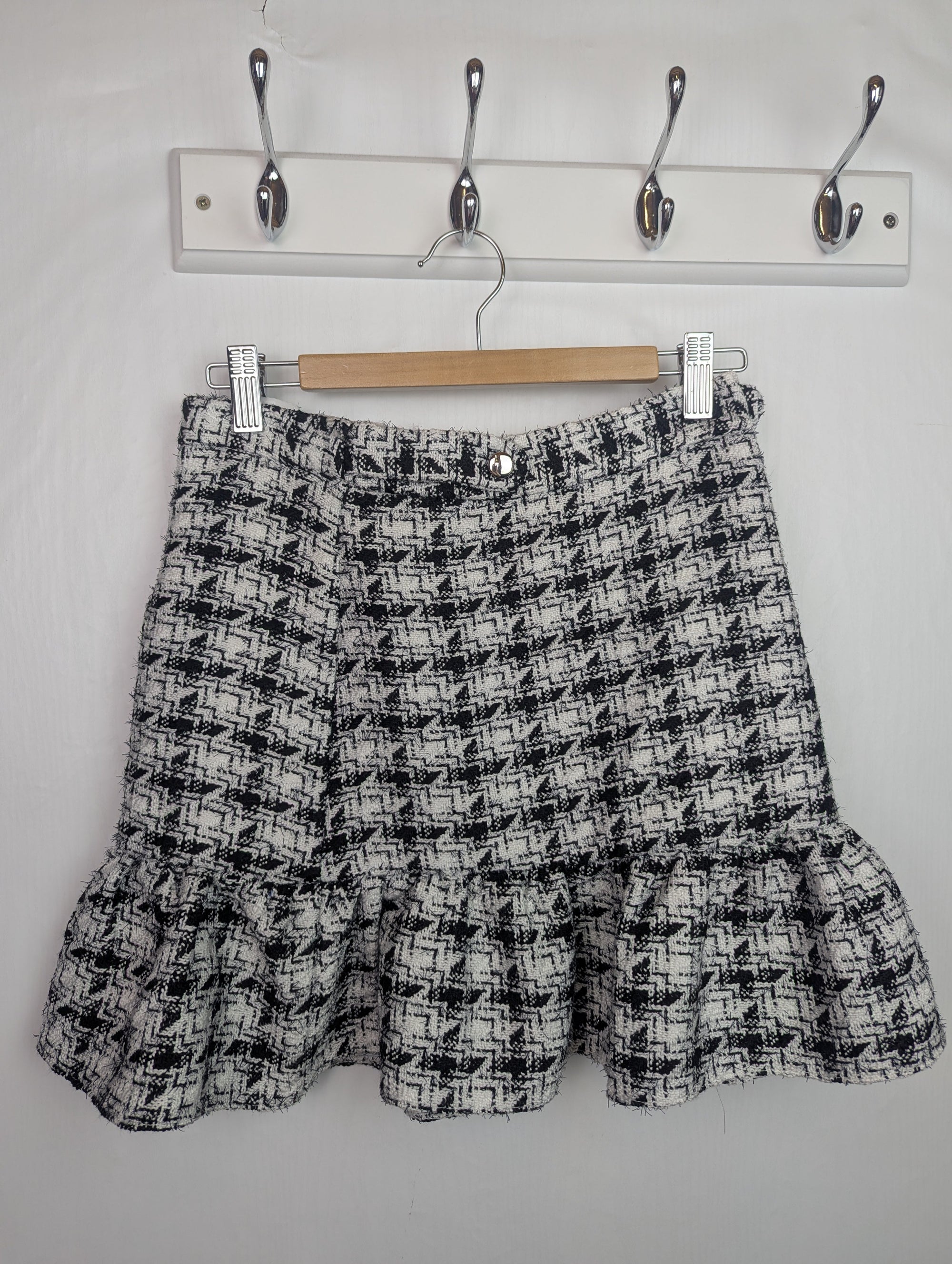 NWOT's River Island Dogtooth Skirt - Girls 11 - 12 Years - Little Ones Preloved. Second Hand Children's & Preloved Baby, Kids, Girls & Boys Clothes. UK online