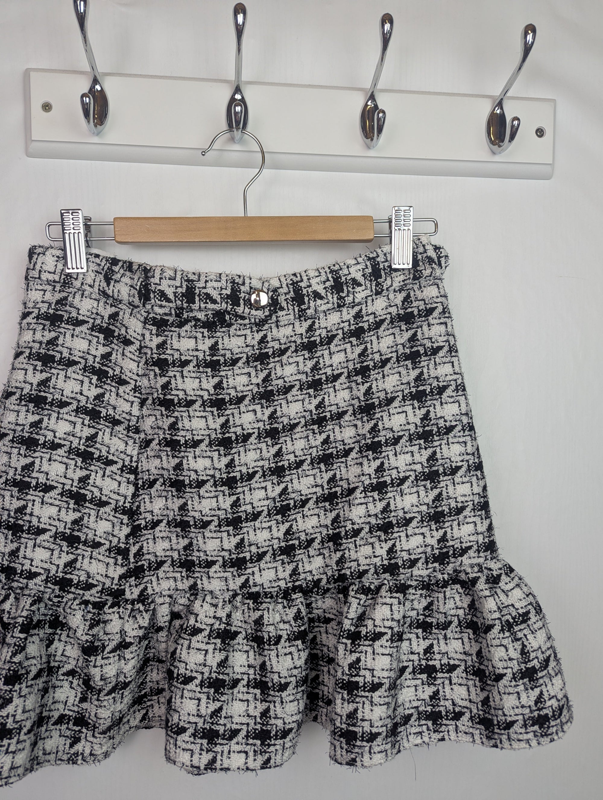 NWOT's River Island Dogtooth Skirt - Girls 11 - 12 Years - Little Ones Preloved. Second Hand Children's & Preloved Baby, Kids, Girls & Boys Clothes. UK online