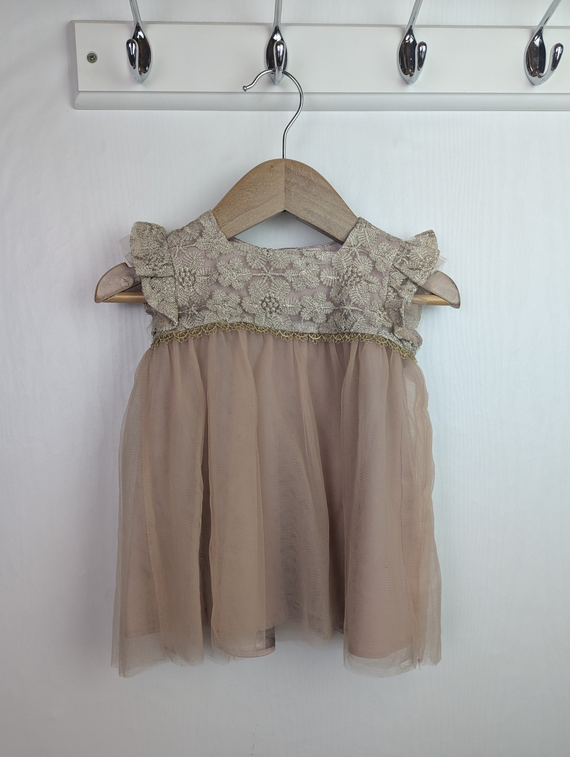 NWOT's River Island Floral Mesh Dress - Baby Girls 0 - 3 Months - Little Ones Preloved. Second Hand Children's & Preloved Baby, Kids, Girls & Boys Clothes. UK online