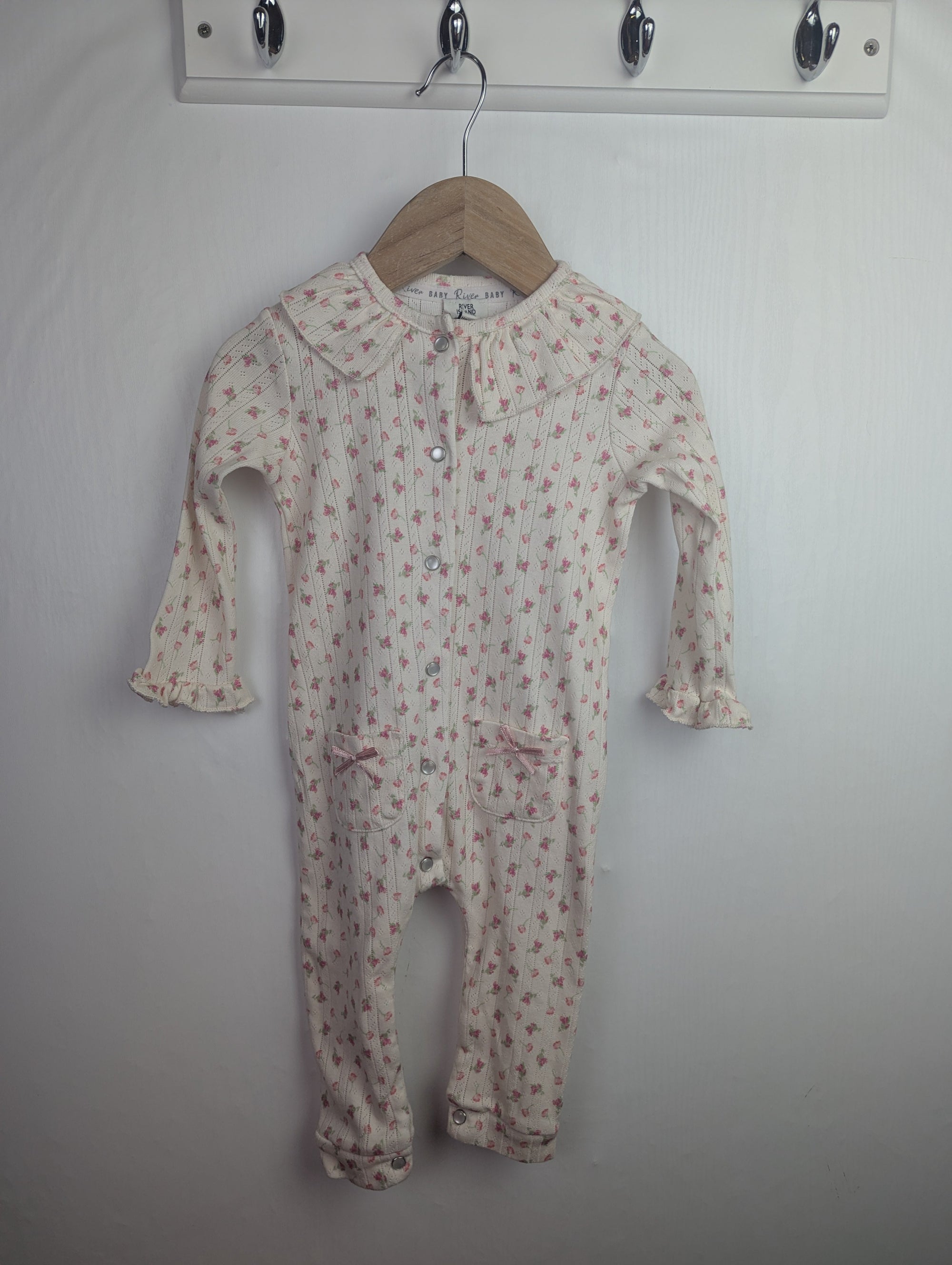 NWOT's River Island Floral Romper - Girls 9 - 12 Months - Little Ones Preloved. Second Hand Children's & Preloved Baby, Kids, Girls & Boys Clothes. UK online