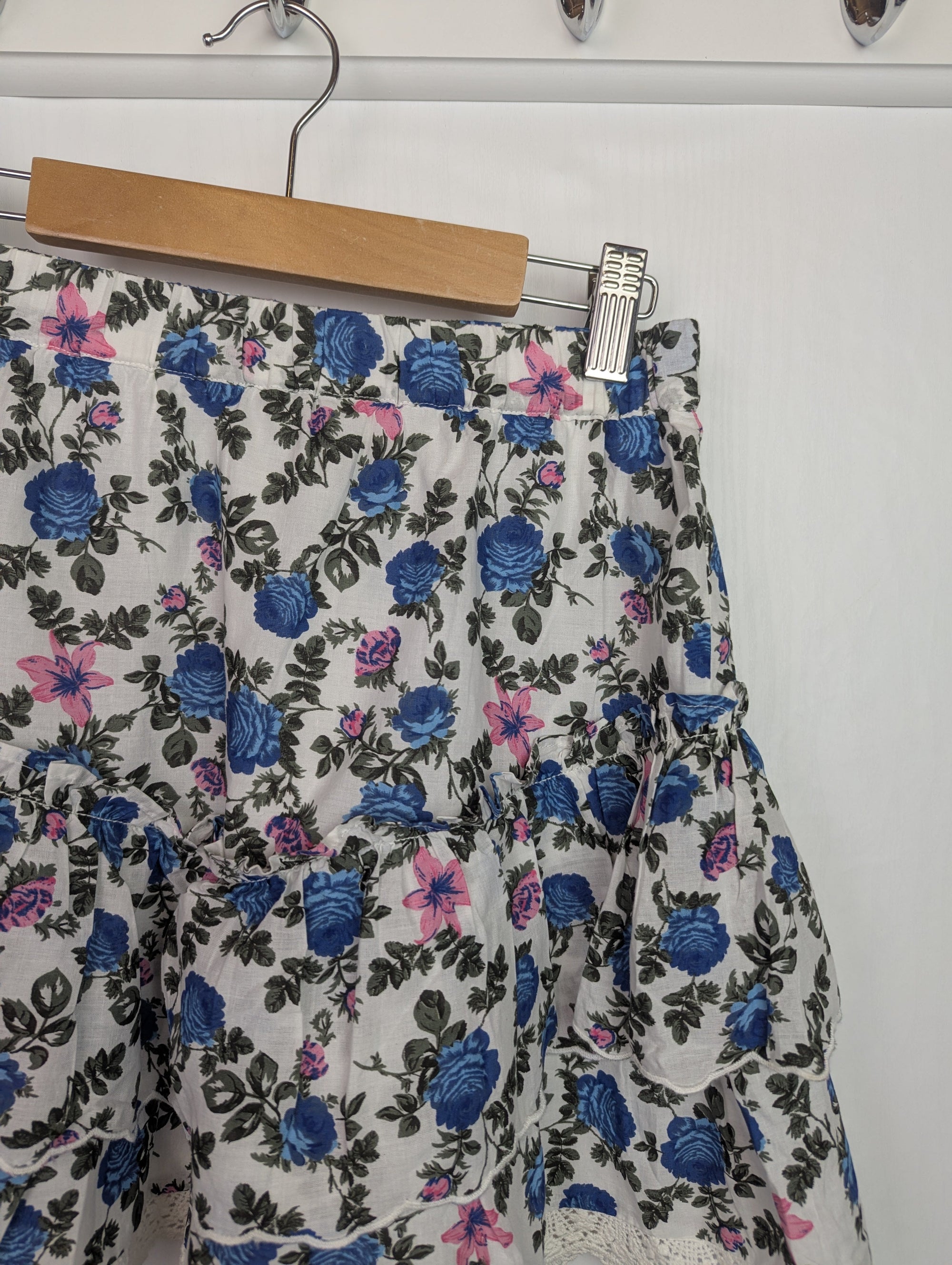 NWOT's River Island Floral Skirt - Girls 9 - 10 Years - Little Ones Preloved. Second Hand Children's & Preloved Baby, Kids, Girls & Boys Clothes. UK online