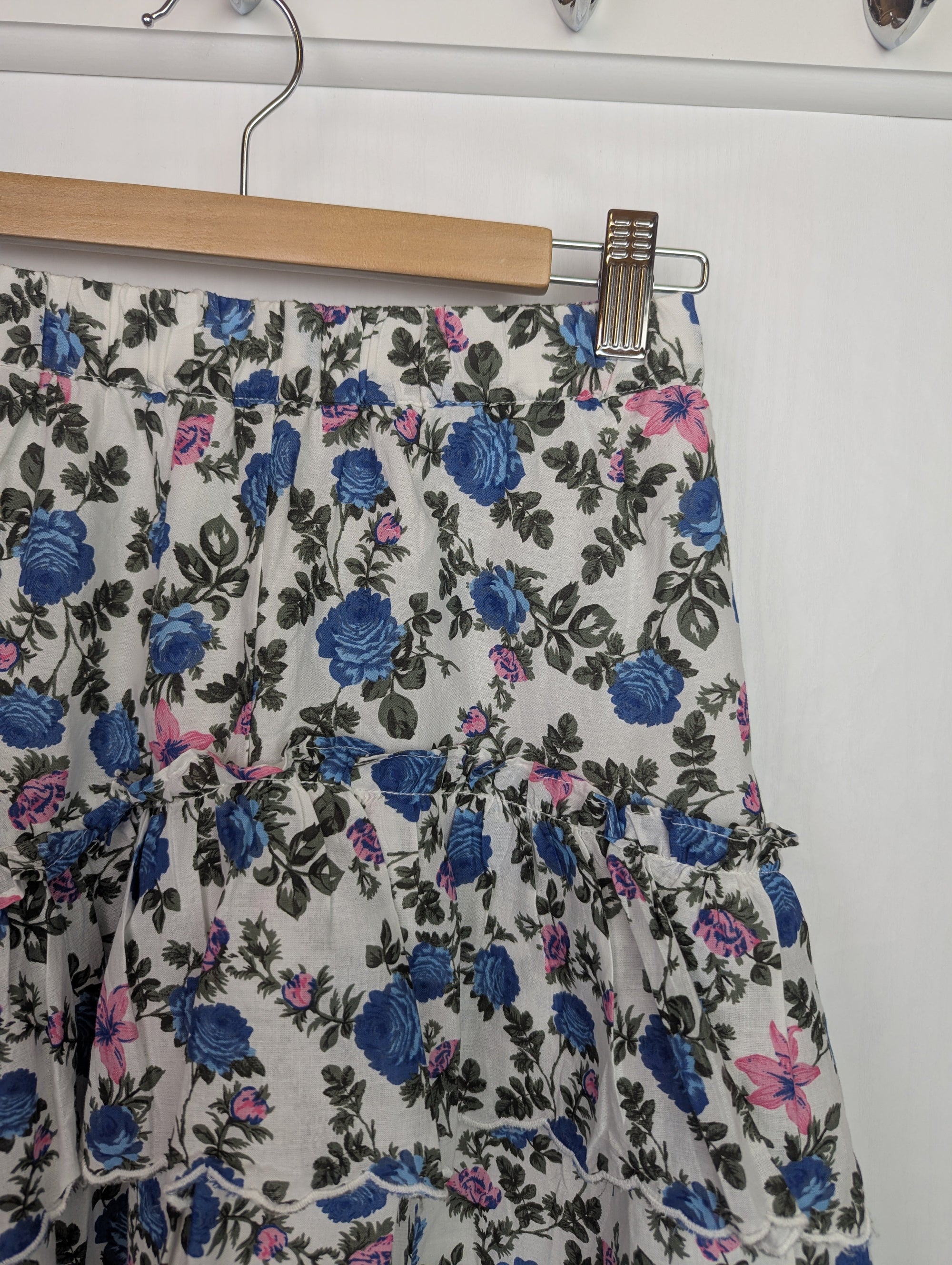 NWOT's River Island Floral Skirt - Girls 9 - 10 Years - Little Ones Preloved. Second Hand Children's & Preloved Baby, Kids, Girls & Boys Clothes. UK online