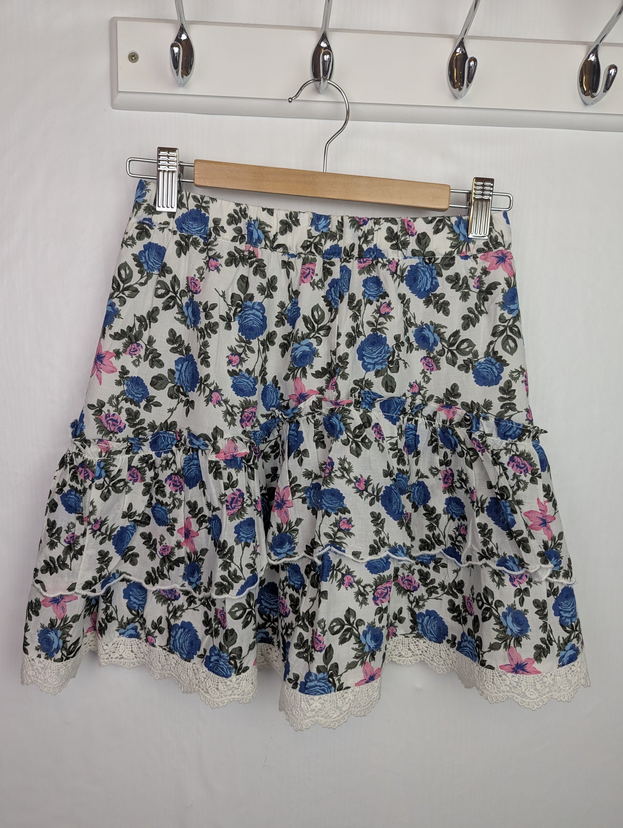 NWOT's River Island Floral Skirt - Girls 9 - 10 Years - Little Ones Preloved. Second Hand Children's & Preloved Baby, Kids, Girls & Boys Clothes. UK online