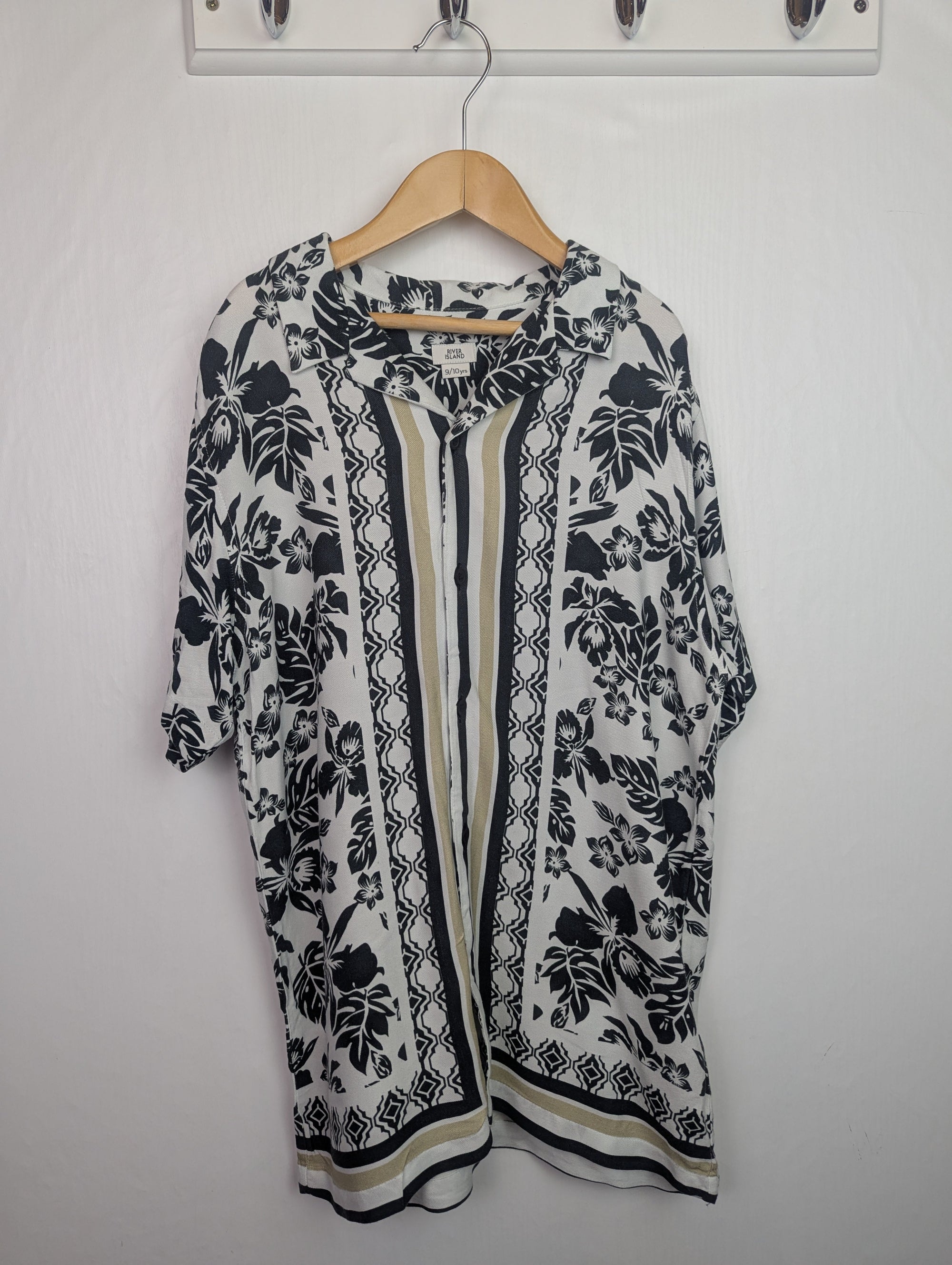 NWOT's River Island Floral Top - Boys 9 - 10 Years - Little Ones Preloved. Second Hand Children's & Preloved Baby, Kids, Girls & Boys Clothes. UK online