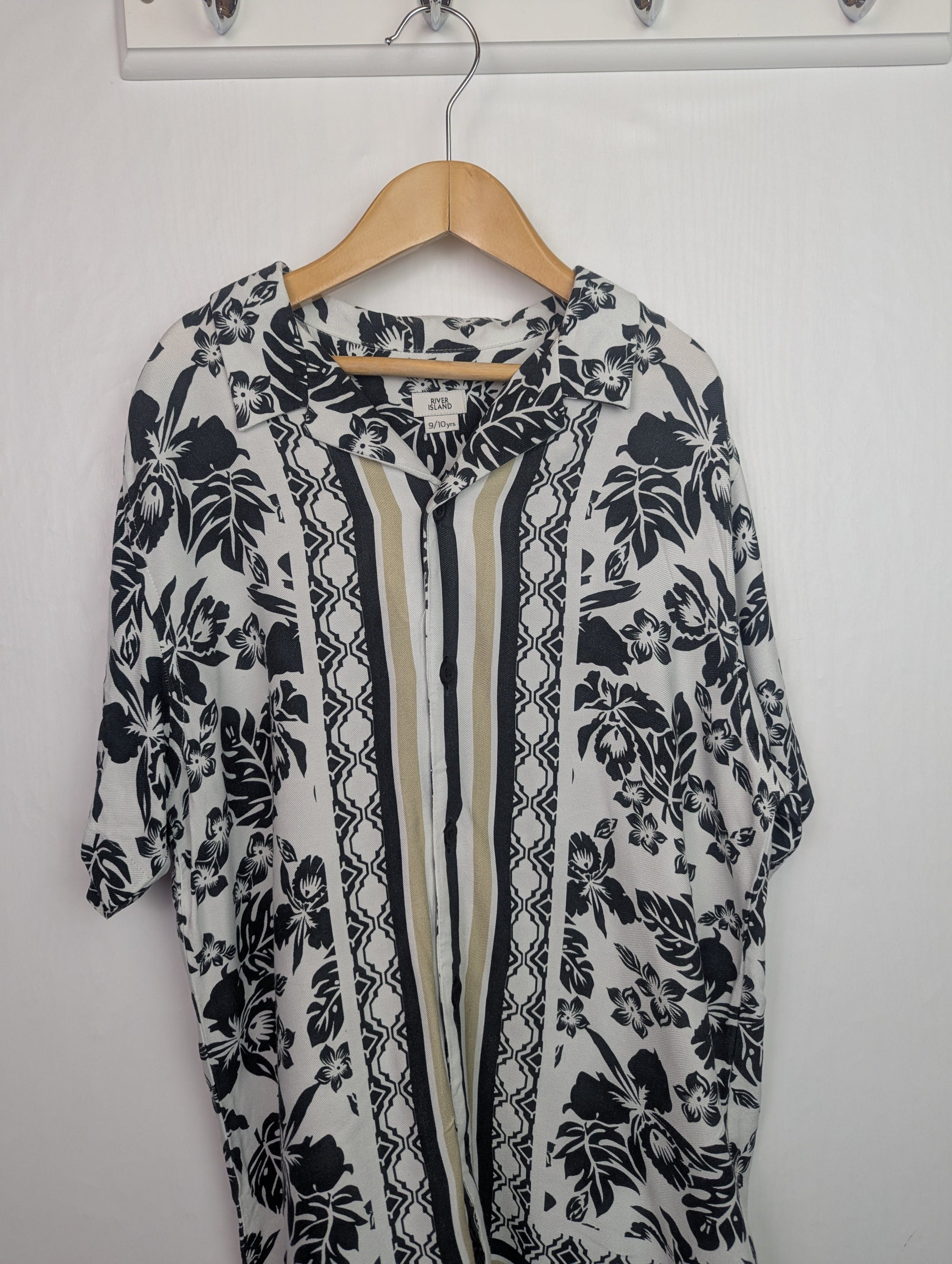 NWOT's River Island Floral Top - Boys 9 - 10 Years - Little Ones Preloved. Second Hand Children's & Preloved Baby, Kids, Girls & Boys Clothes. UK online