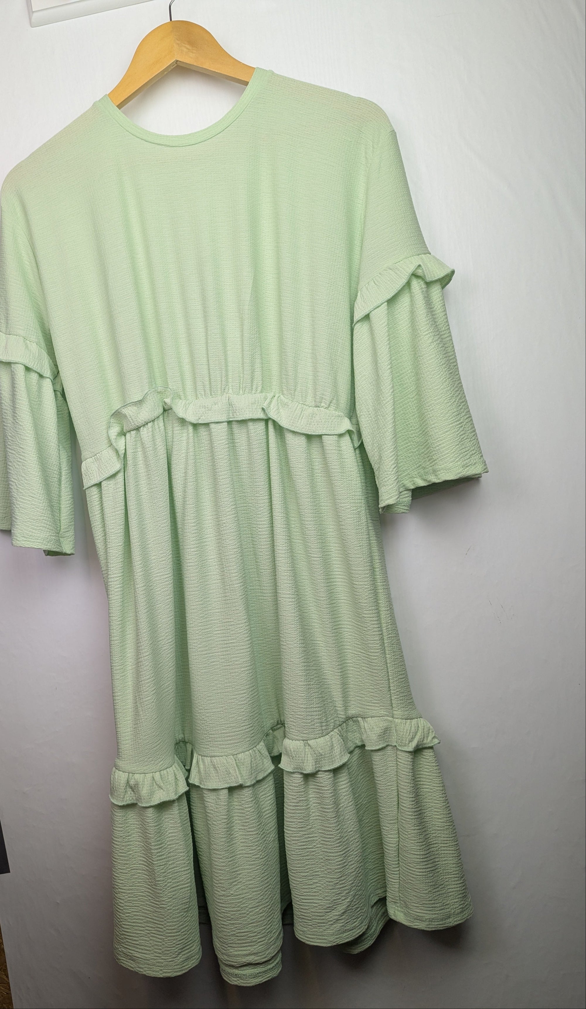 NWOT's River Island Green Dress - Girls 15 - 16 Years - Little Ones Preloved. Second Hand Children's & Preloved Baby, Kids, Girls & Boys Clothes. UK online