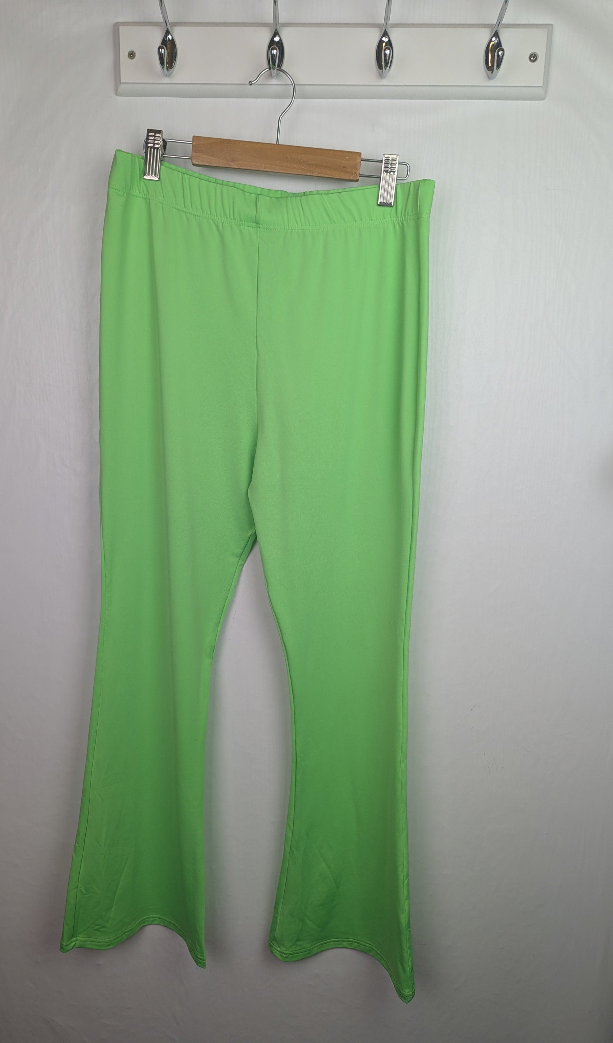 NWOT's River Island Green Flared Leggings - Girls 15 - 16 Years - Little Ones Preloved. Second Hand Children's & Preloved Baby, Kids, Girls & Boys Clothes. UK online