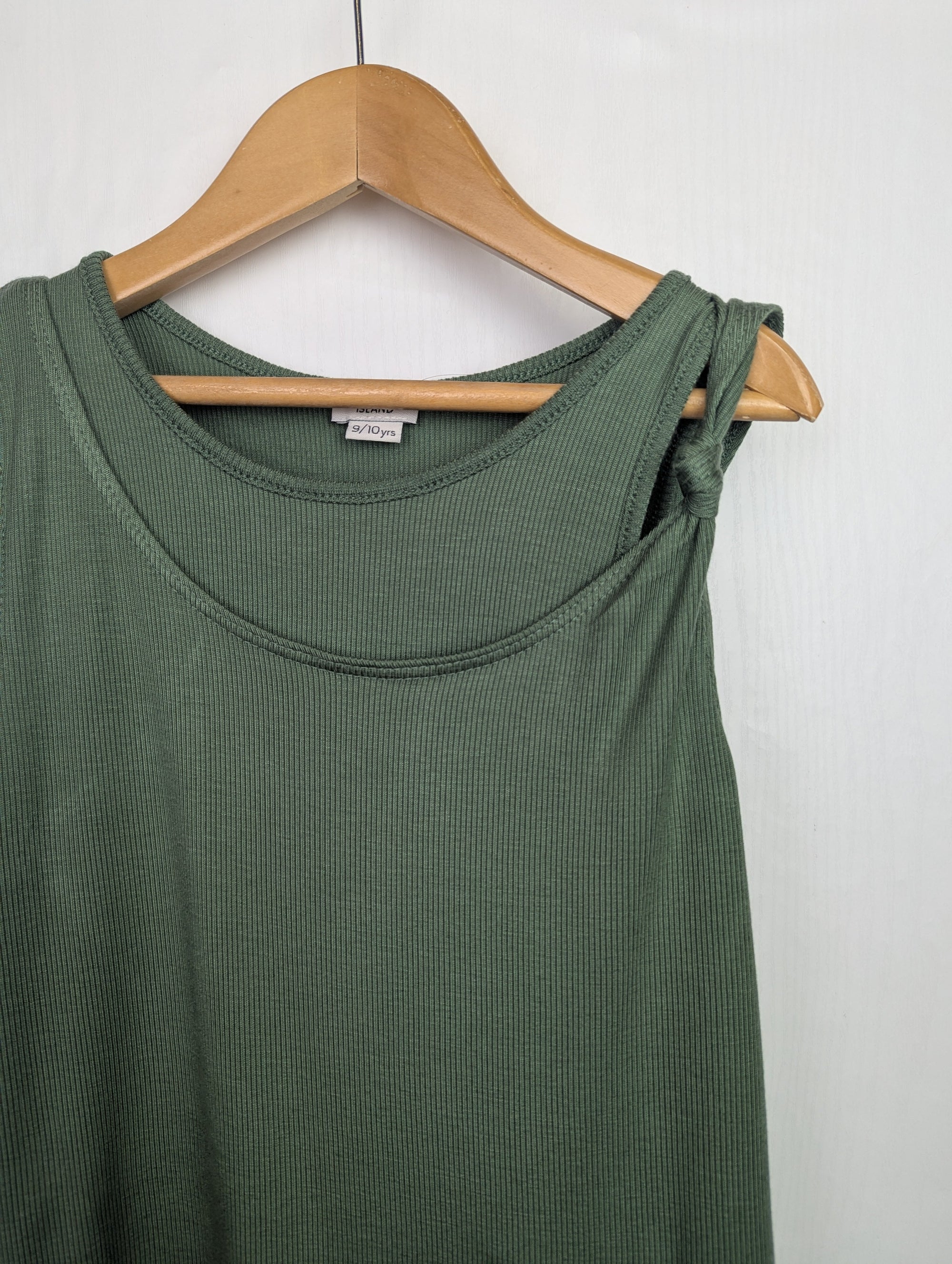 NWOT's River Island Green Layered Top - Girls 9 - 10 Years - Little Ones Preloved. Second Hand Children's & Preloved Baby, Kids, Girls & Boys Clothes. UK online