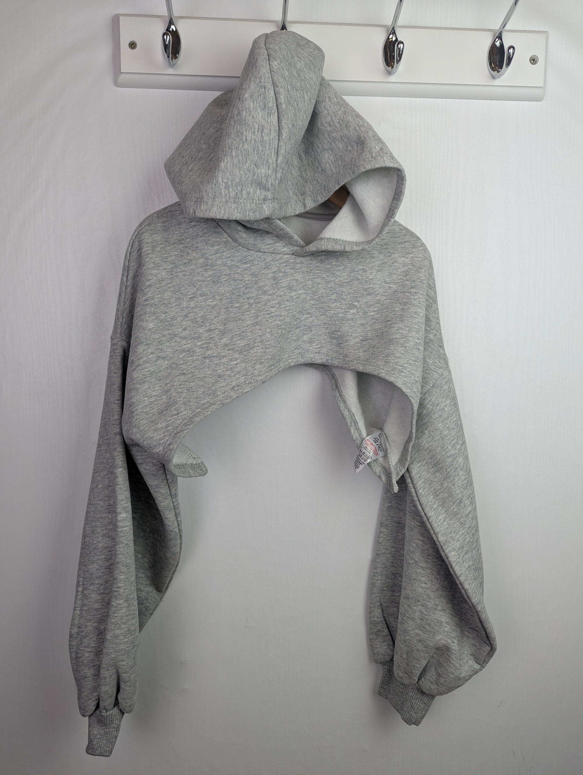 NWOT's River Island Grey crop Hoodie - Girls 7 - 8 Years - Little Ones Preloved. Second Hand Children's & Preloved Baby, Kids, Girls & Boys Clothes. UK online