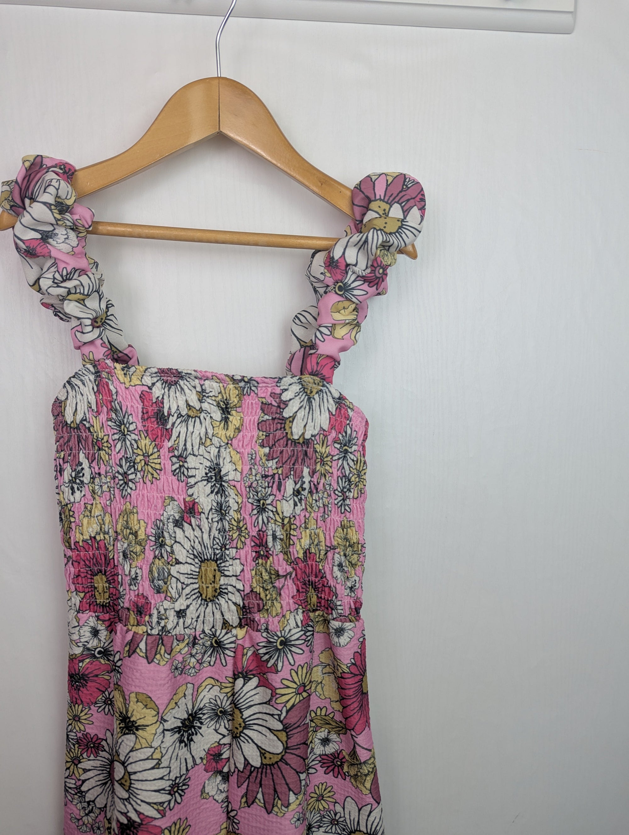 NWOT's River Island Pink Floral Playsuit - Girls 9 - 10 Years - Little Ones Preloved. Second Hand Children's & Preloved Baby, Kids, Girls & Boys Clothes. UK online