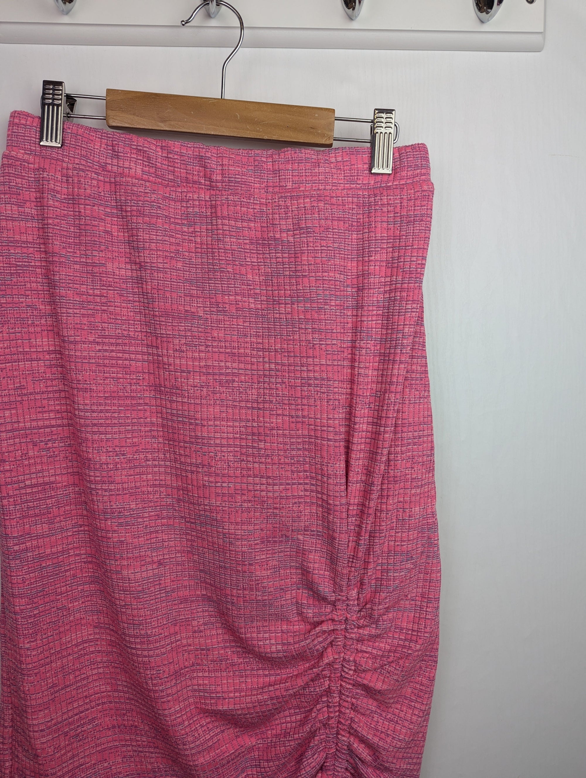 NWOT's River Island Pink Ribbed Skirt - Girls 13 - 14 Years - Little Ones Preloved. Second Hand Children's & Preloved Baby, Kids, Girls & Boys Clothes. UK online