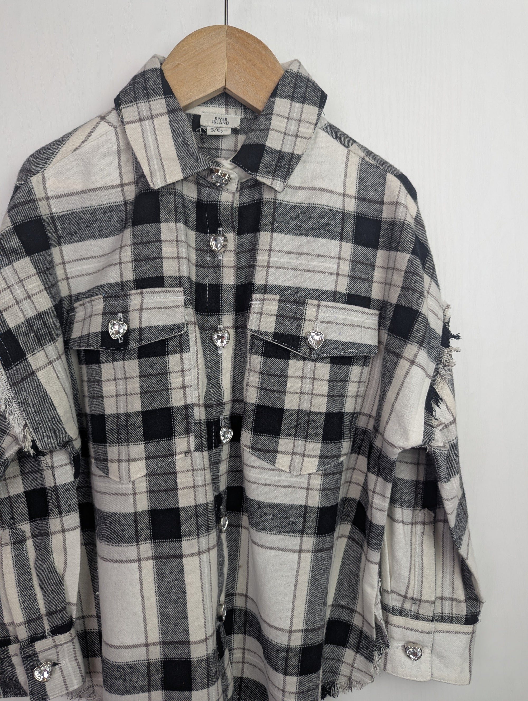 NWOT's River Island Plaid Heart Button Shirt - Girls 5 - 6 Years - Little Ones Preloved. Second Hand Children's & Preloved Baby, Kids, Girls & Boys Clothes. UK online