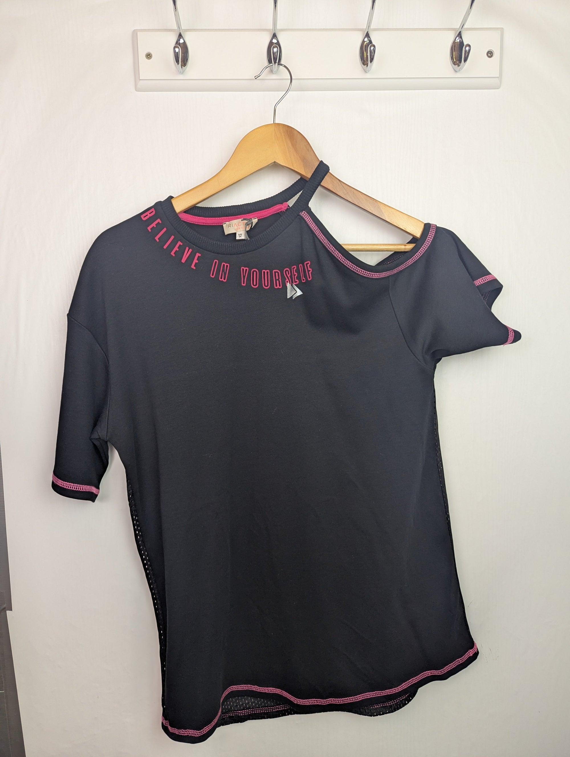 NWOT's River Island Sports Top - Girls 11 - 12 Years - Little Ones Preloved. Second Hand Children's & Preloved Baby, Kids, Girls & Boys Clothes. UK online