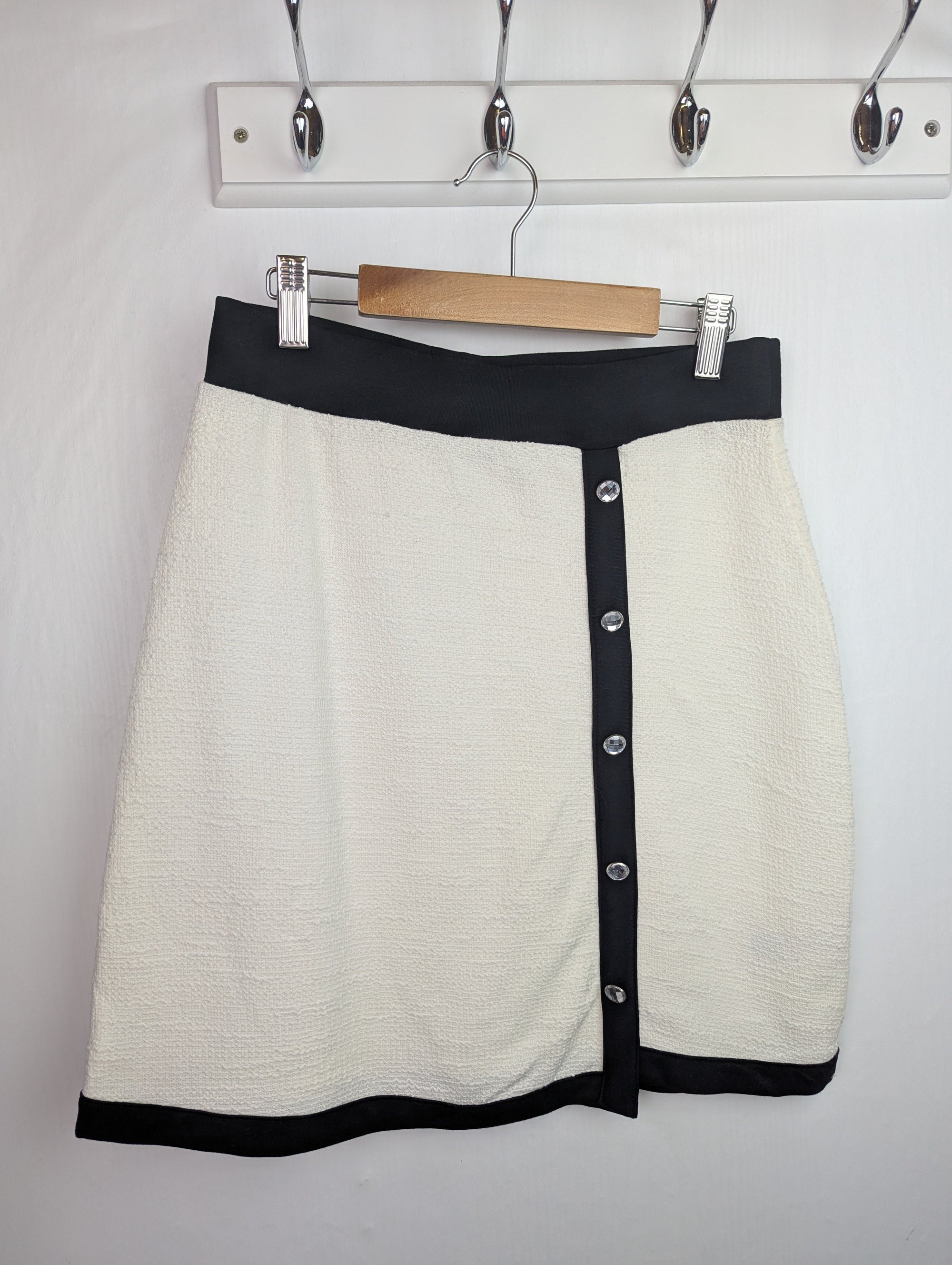 NWOT's River Island White Skirt - Girls 13 - 14 Years - Little Ones Preloved. Second Hand Children's & Preloved Baby, Kids, Girls & Boys Clothes. UK online