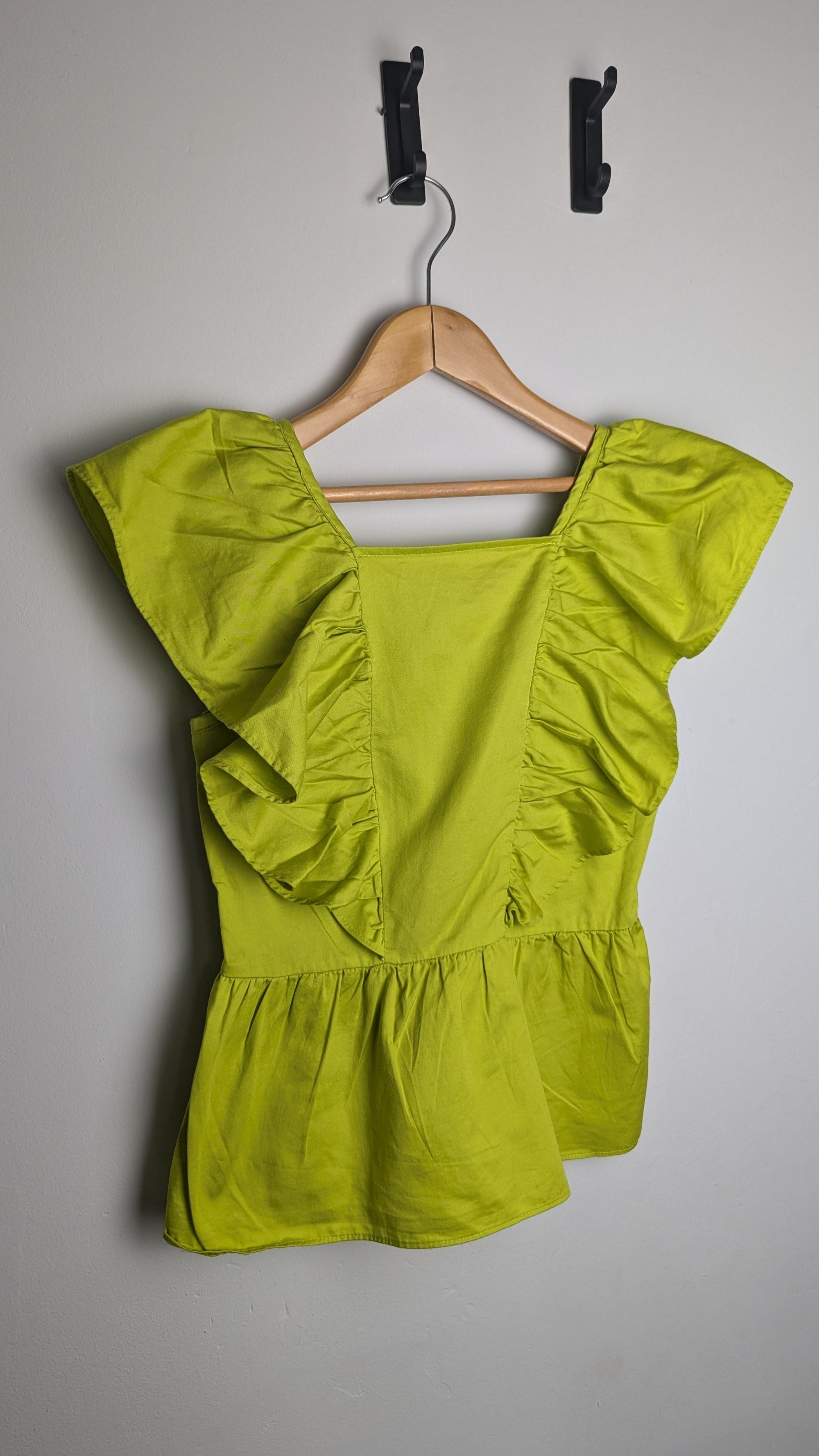 River Island Green Ruffle Top - Girls 9 - 10 Years - Little Ones Preloved. Second Hand Children's & Preloved Baby, Kids, Girls & Boys Clothes. UK online