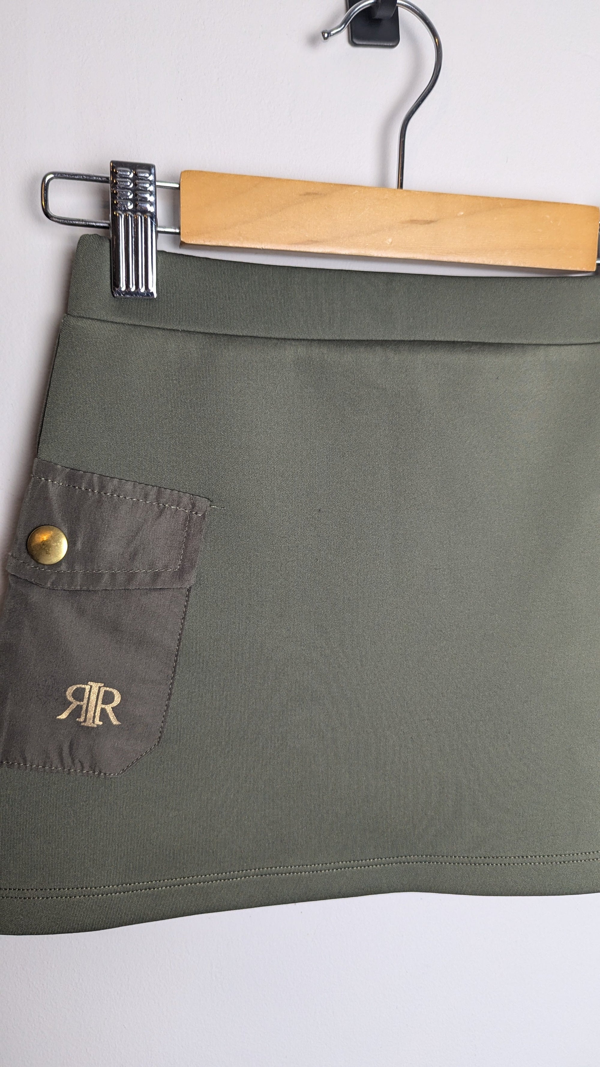River Island Khaki Green Mini Skirt - Girls 2 - 3 Years - Little Ones Preloved. Second Hand Children's & Preloved Baby, Kids, Girls & Boys Clothes. UK online