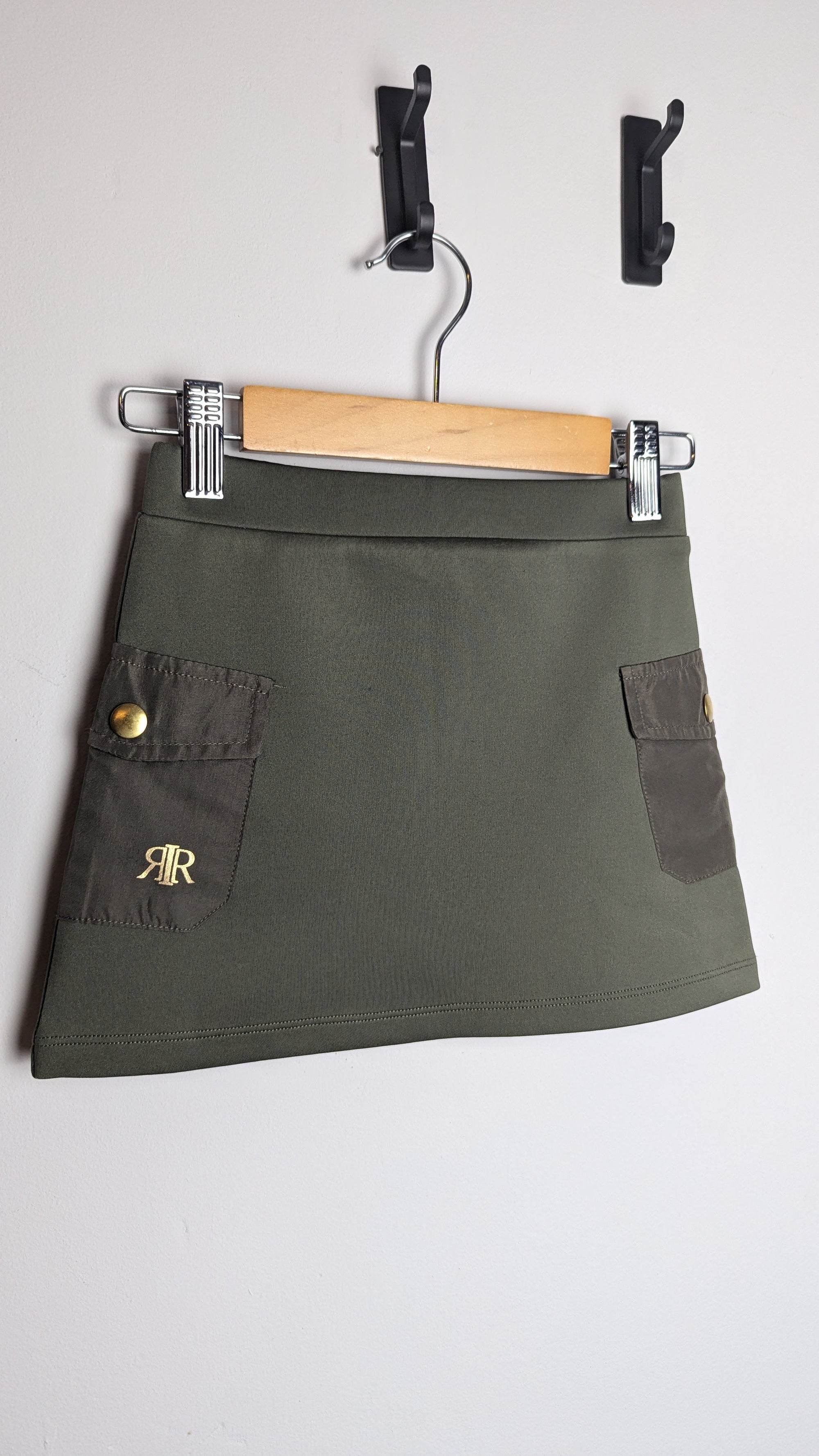 River Island Khaki Green Mini Skirt - Girls 2 - 3 Years - Little Ones Preloved. Second Hand Children's & Preloved Baby, Kids, Girls & Boys Clothes. UK online