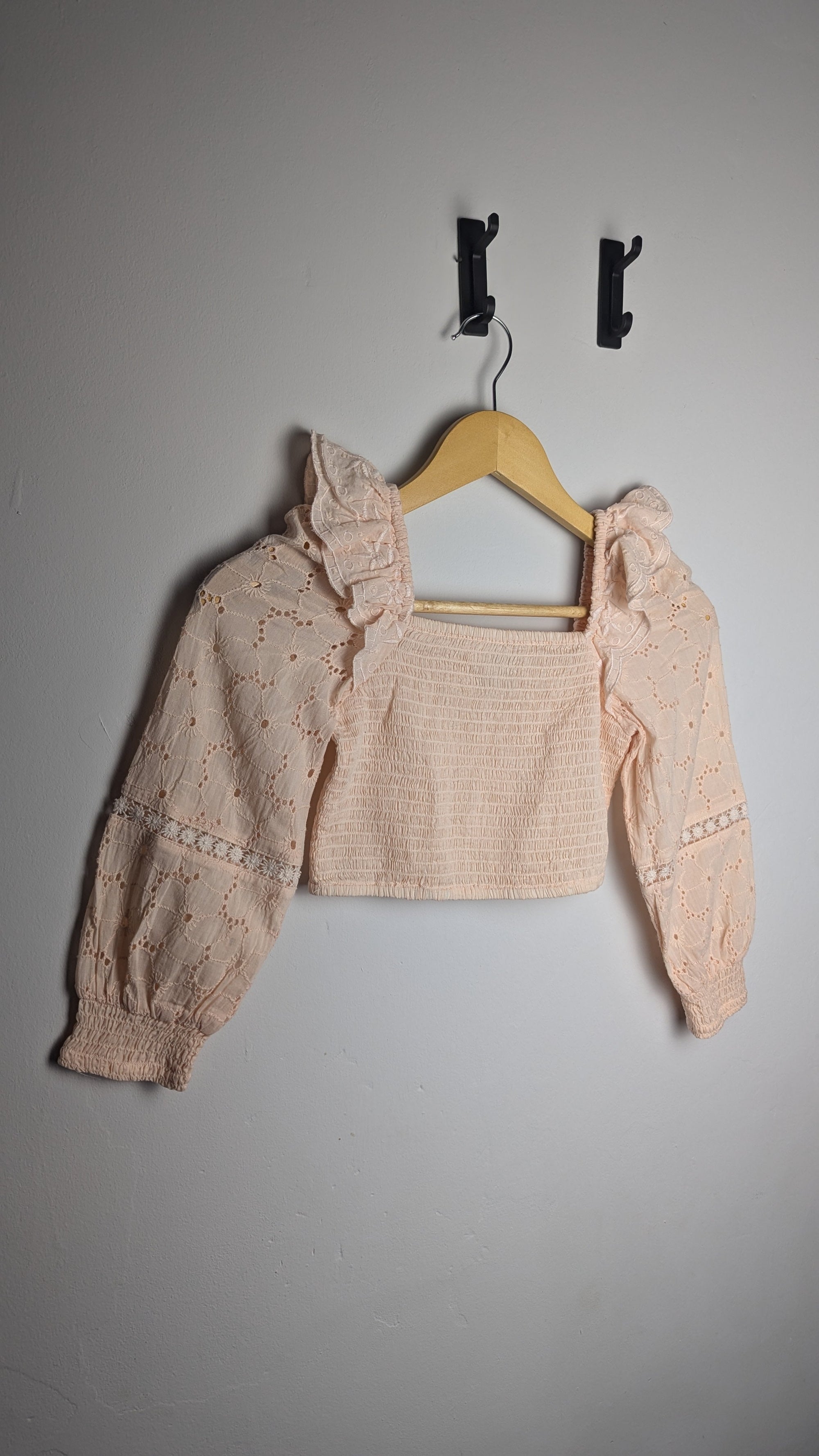 River Island Peach Eyelet Cropped Top - Girls 7 - 8 Years - Little Ones Preloved. Second Hand Children's & Preloved Baby, Kids, Girls & Boys Clothes. UK online