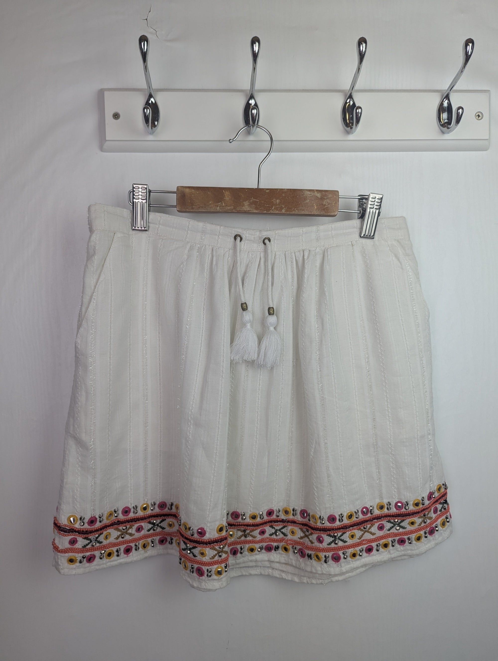 River Island White Sequin Skirt - Girls 11 - 12 Years - Little Ones Preloved. Second Hand Children's & Preloved Baby, Kids, Girls & Boys Clothes. UK online