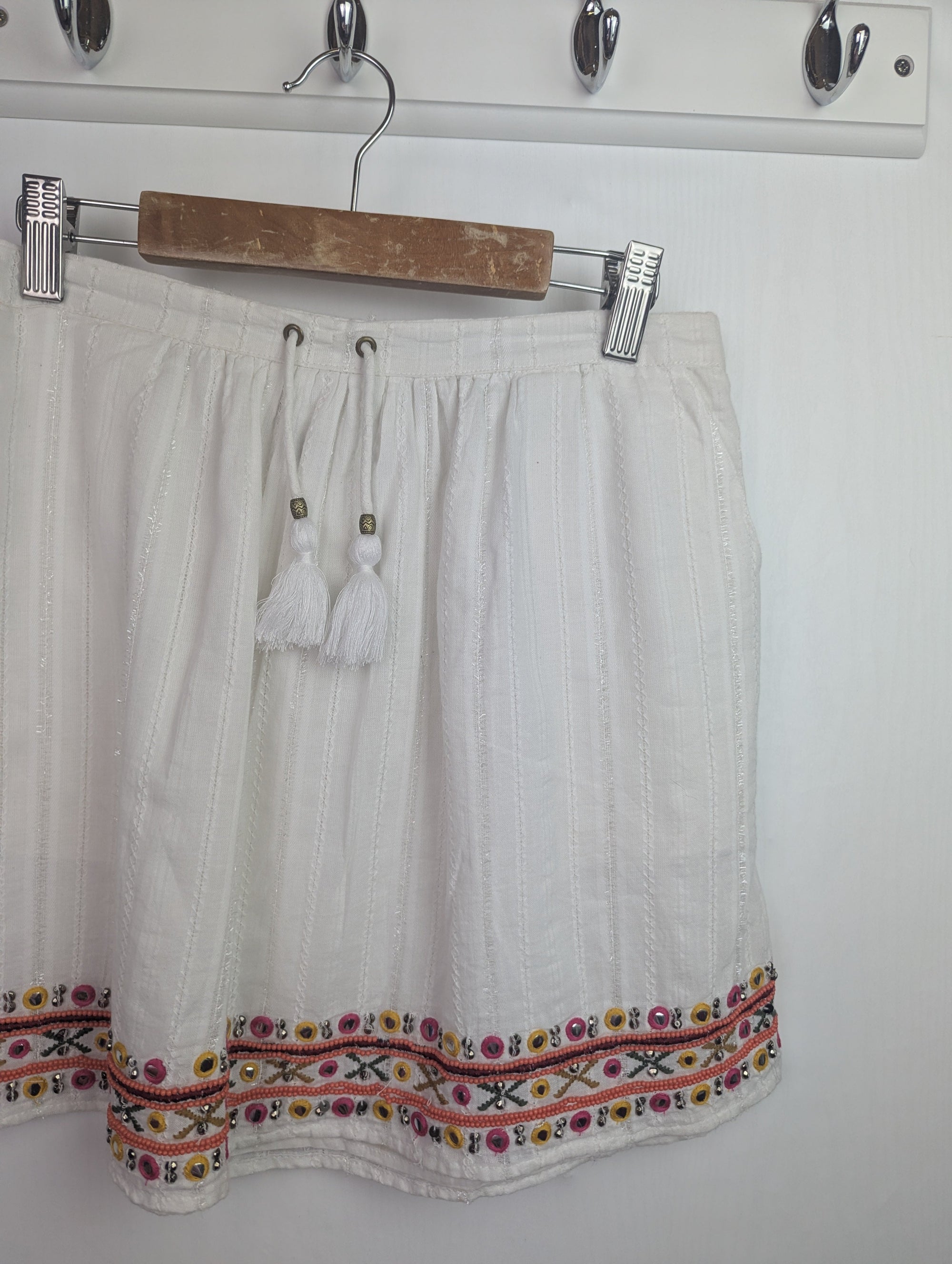 River Island White Sequin Skirt - Girls 11 - 12 Years - Little Ones Preloved. Second Hand Children's & Preloved Baby, Kids, Girls & Boys Clothes. UK online