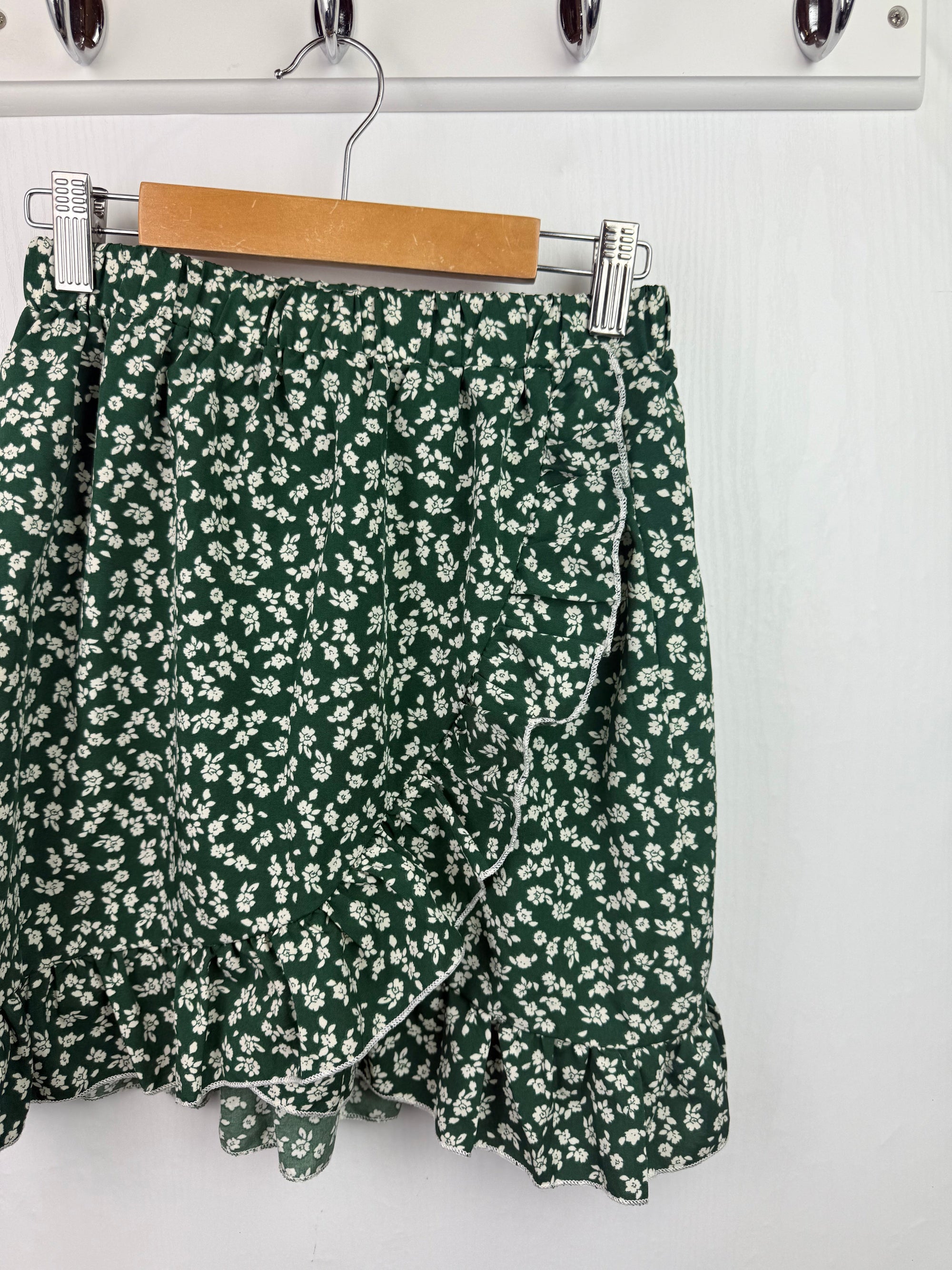 Shein Green Floral Skirt - Girls 14 Years - Little Ones Preloved. Second Hand Children's & Preloved Baby, Kids, Girls & Boys Clothes. UK online